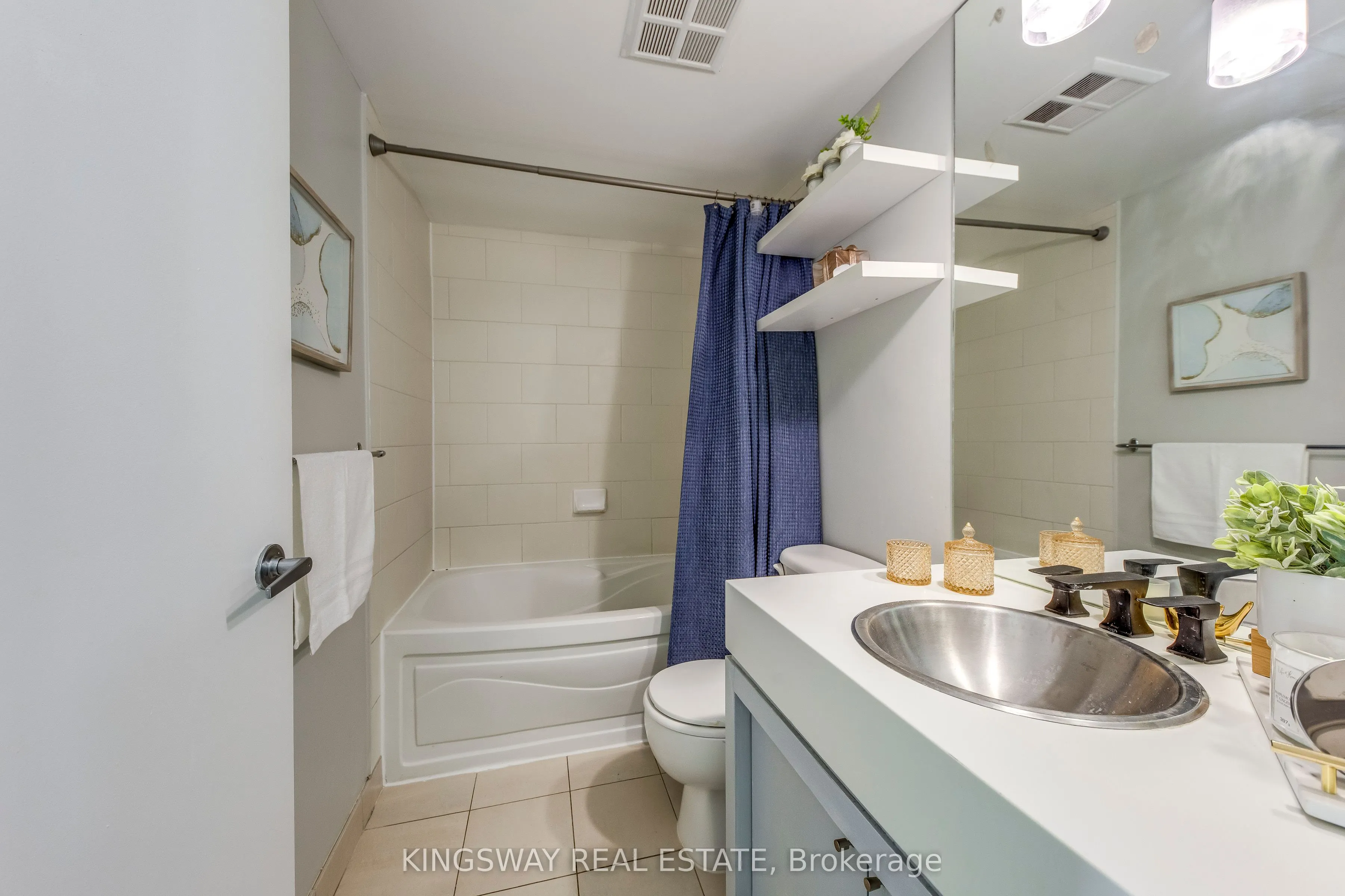 81 Navy Wharf Court #3511