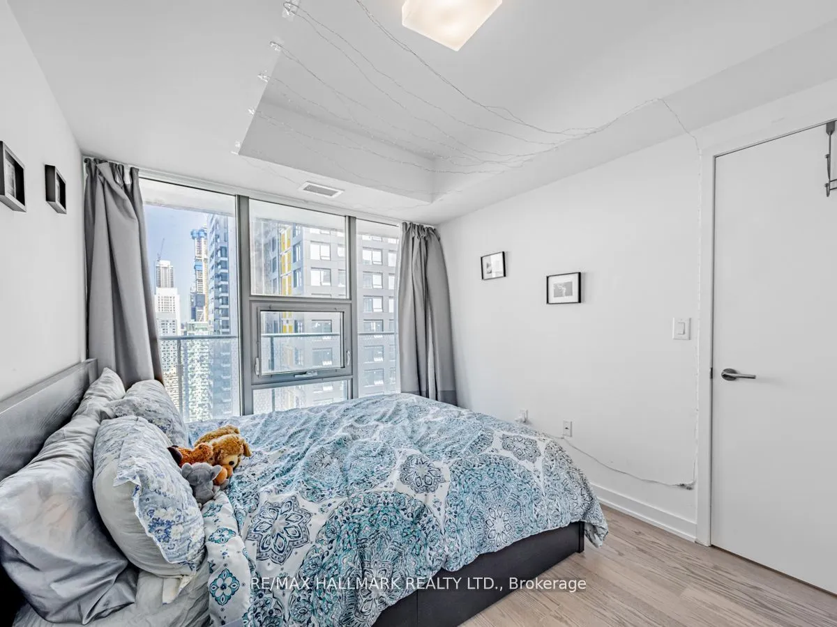 11 Wellesley Street W, #3909