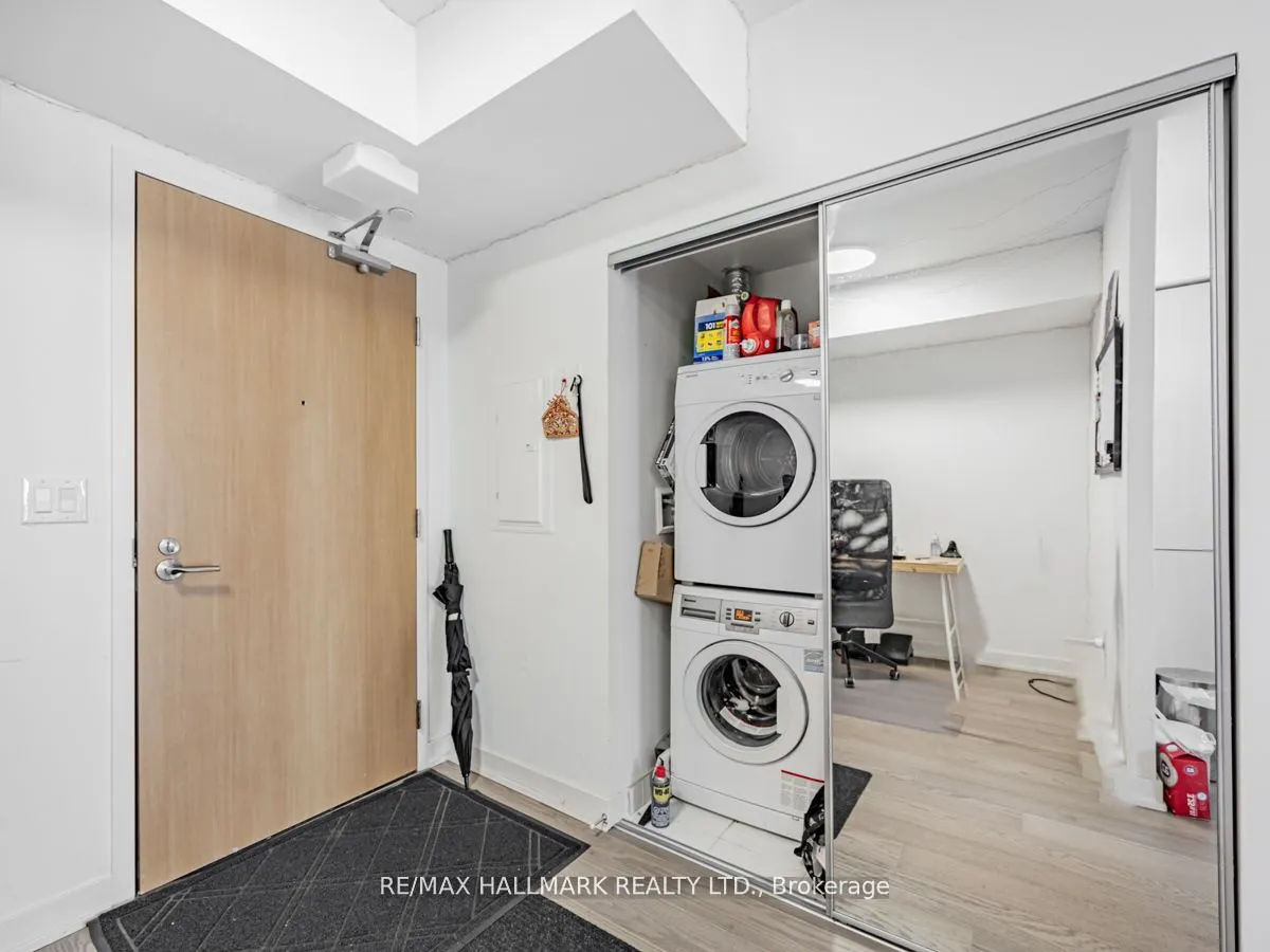 11 Wellesley Street W, #3909
