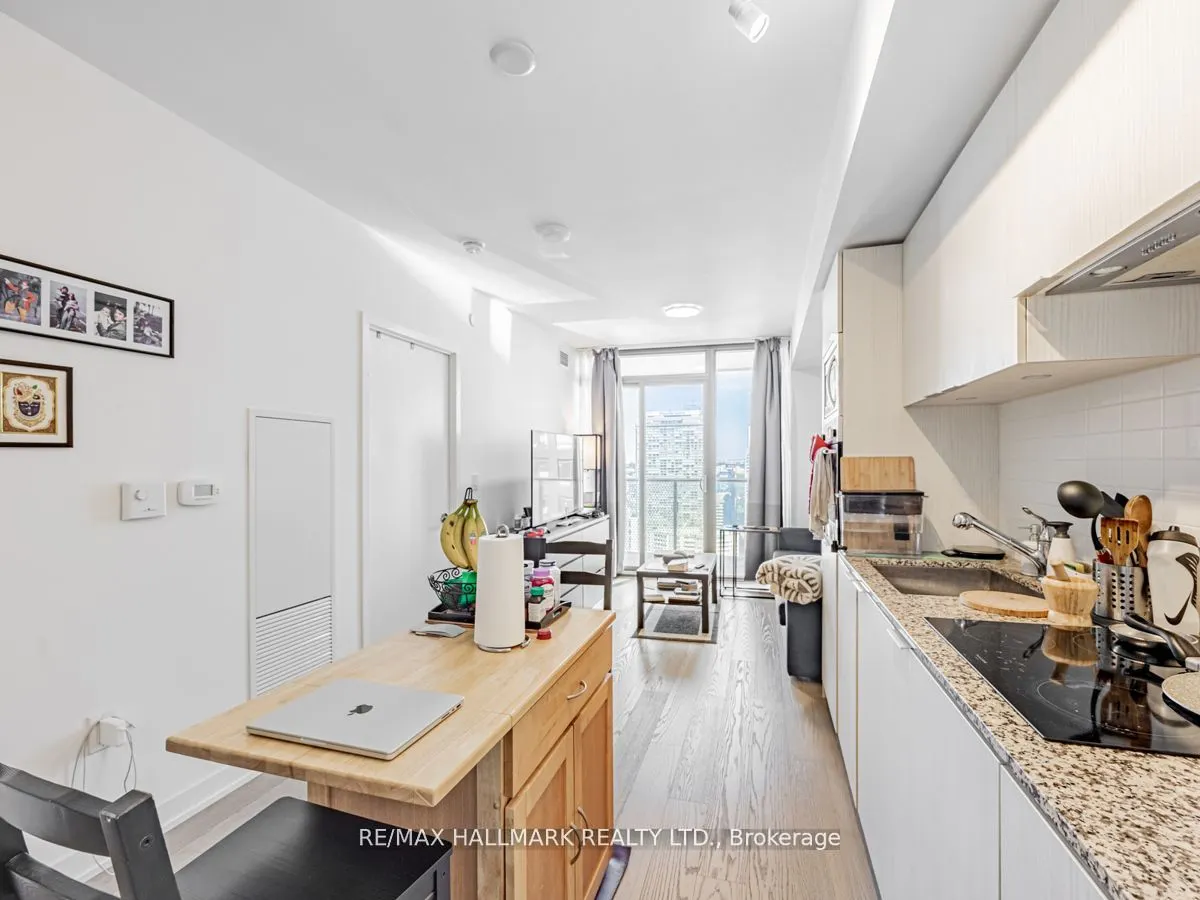 11 Wellesley Street W, #3909