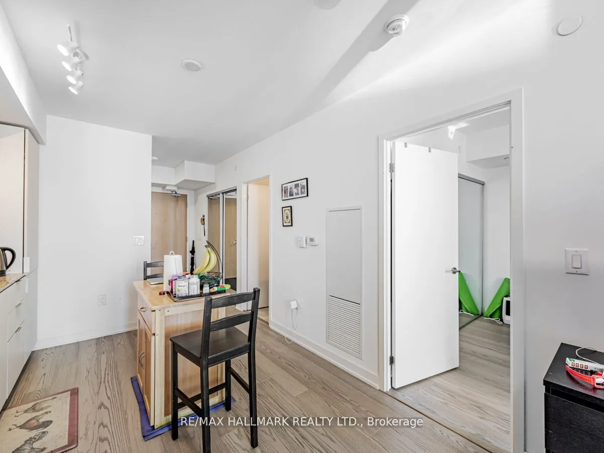 11 Wellesley Street W, #3909