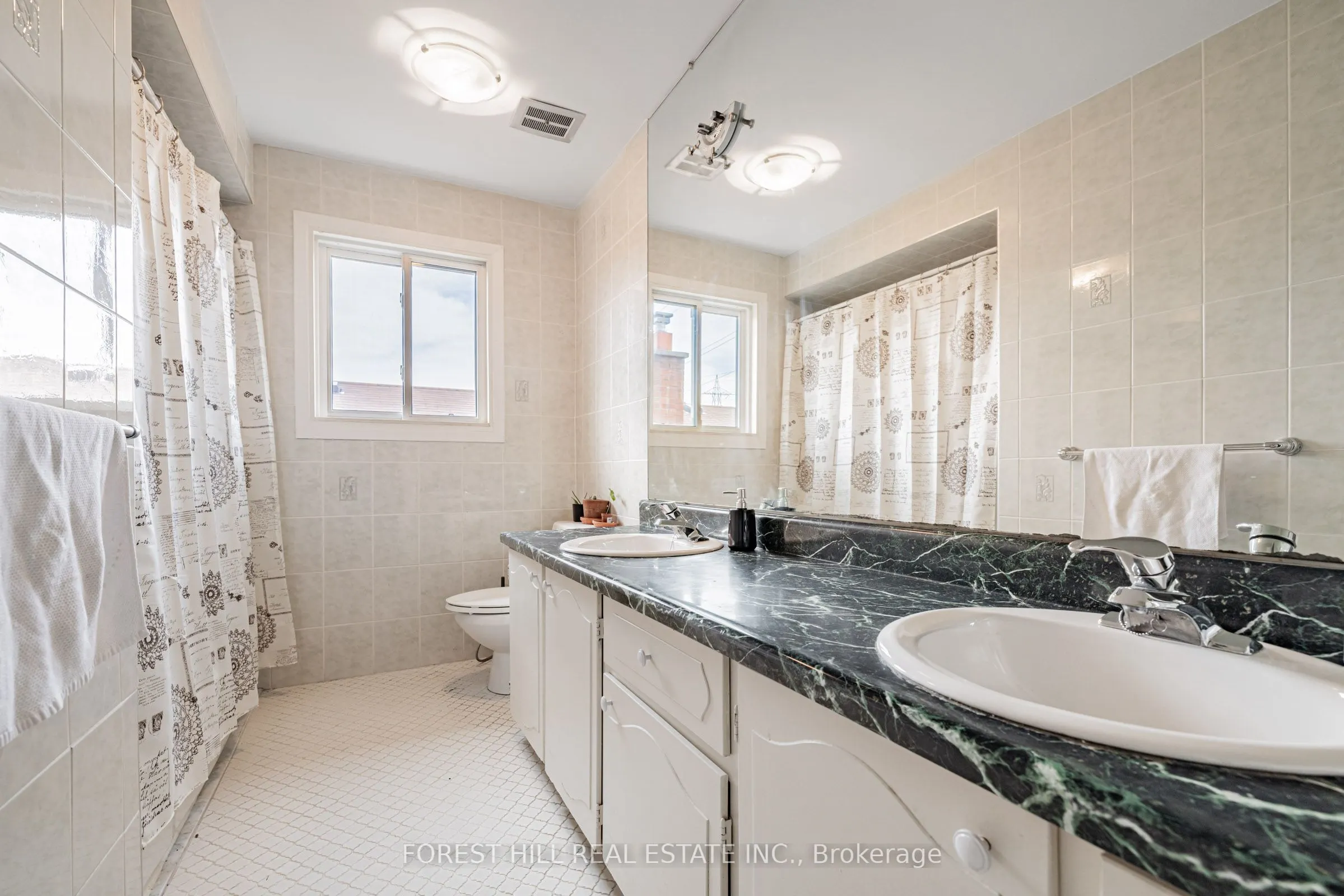 121 Charlton Boulevard