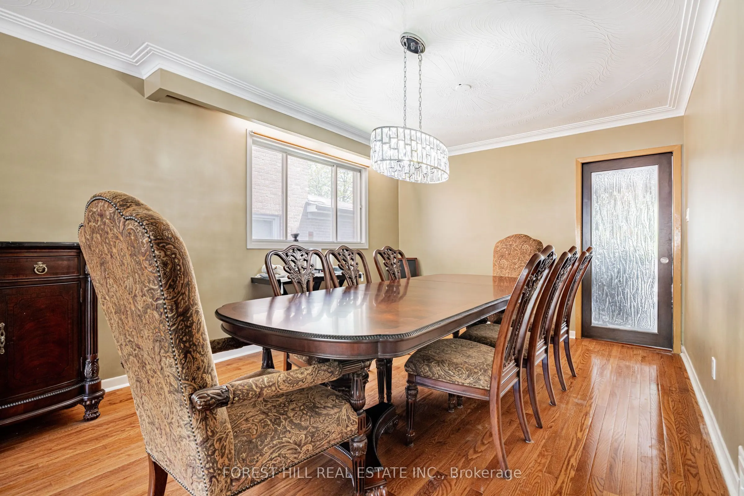 121 Charlton Boulevard