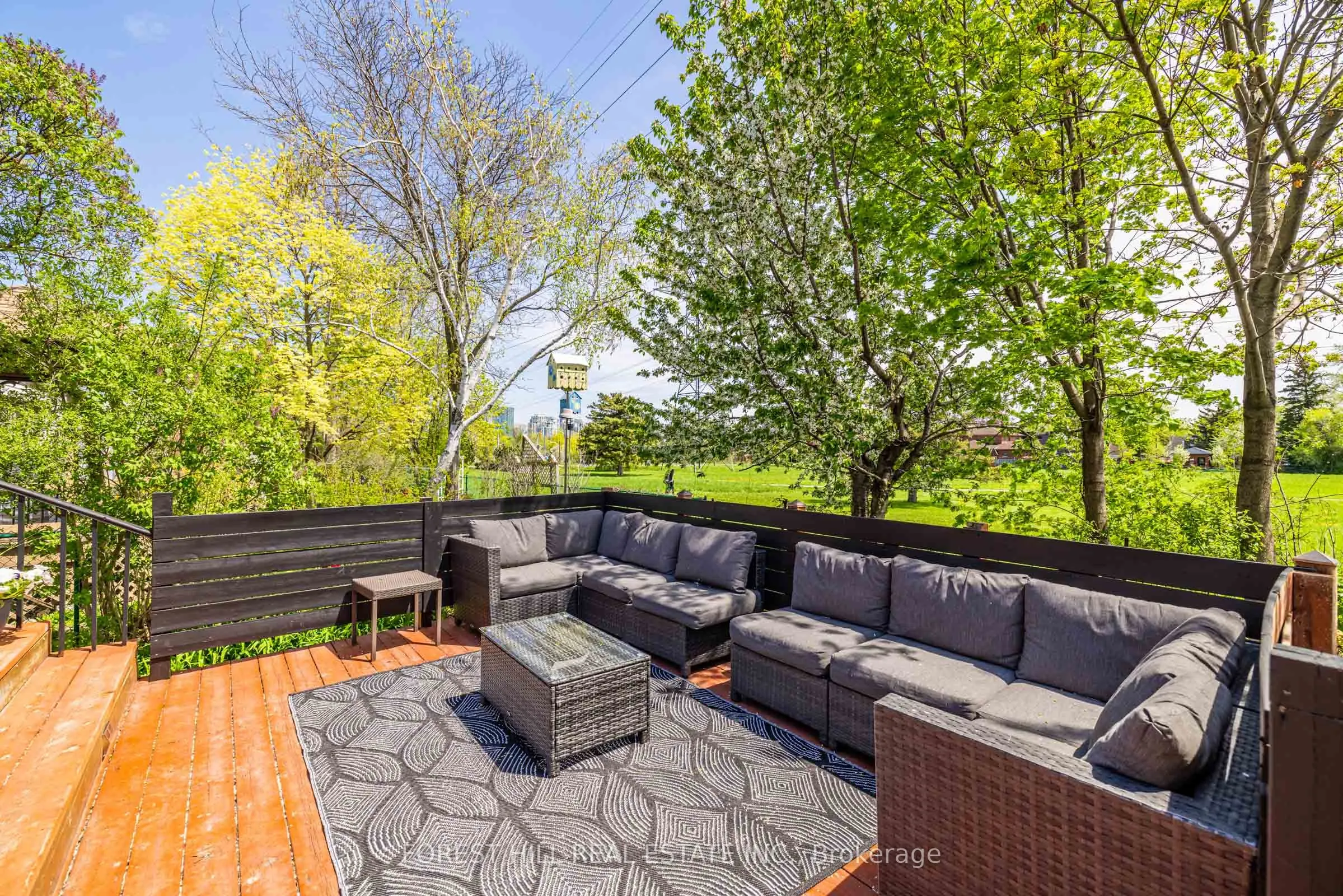 121 Charlton Boulevard