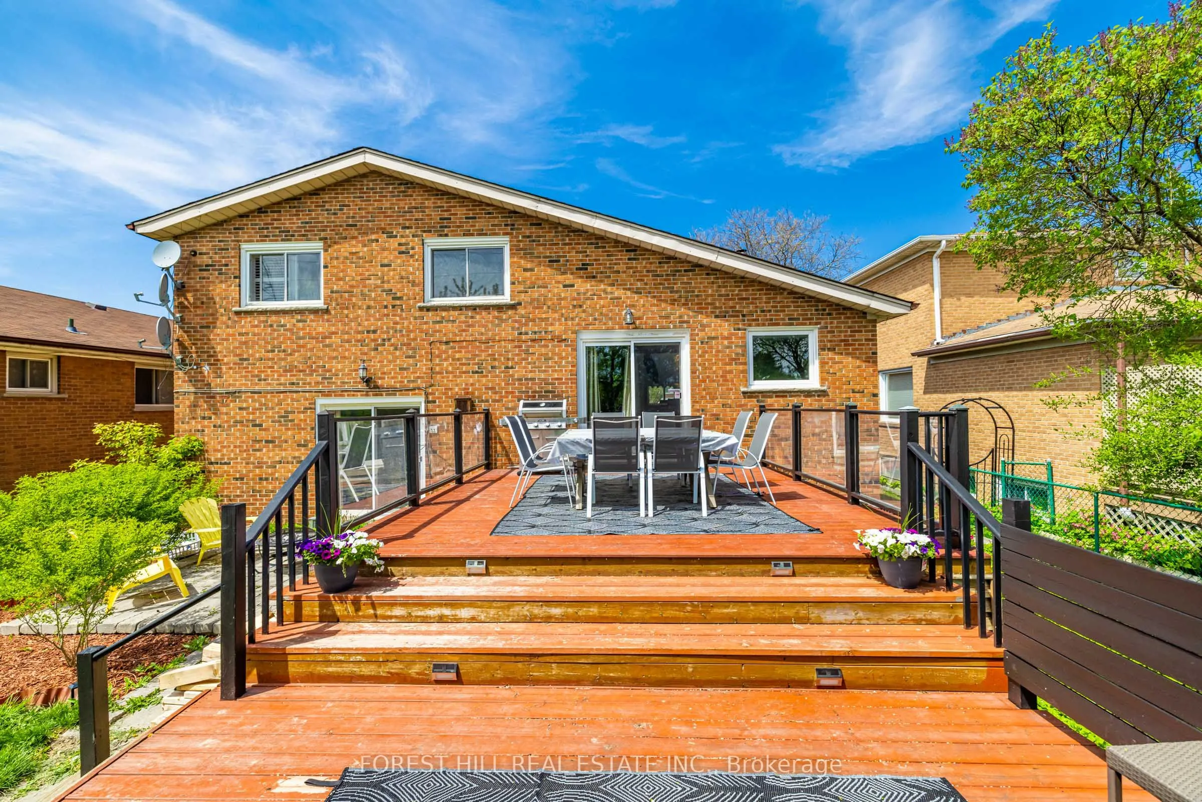 121 Charlton Boulevard