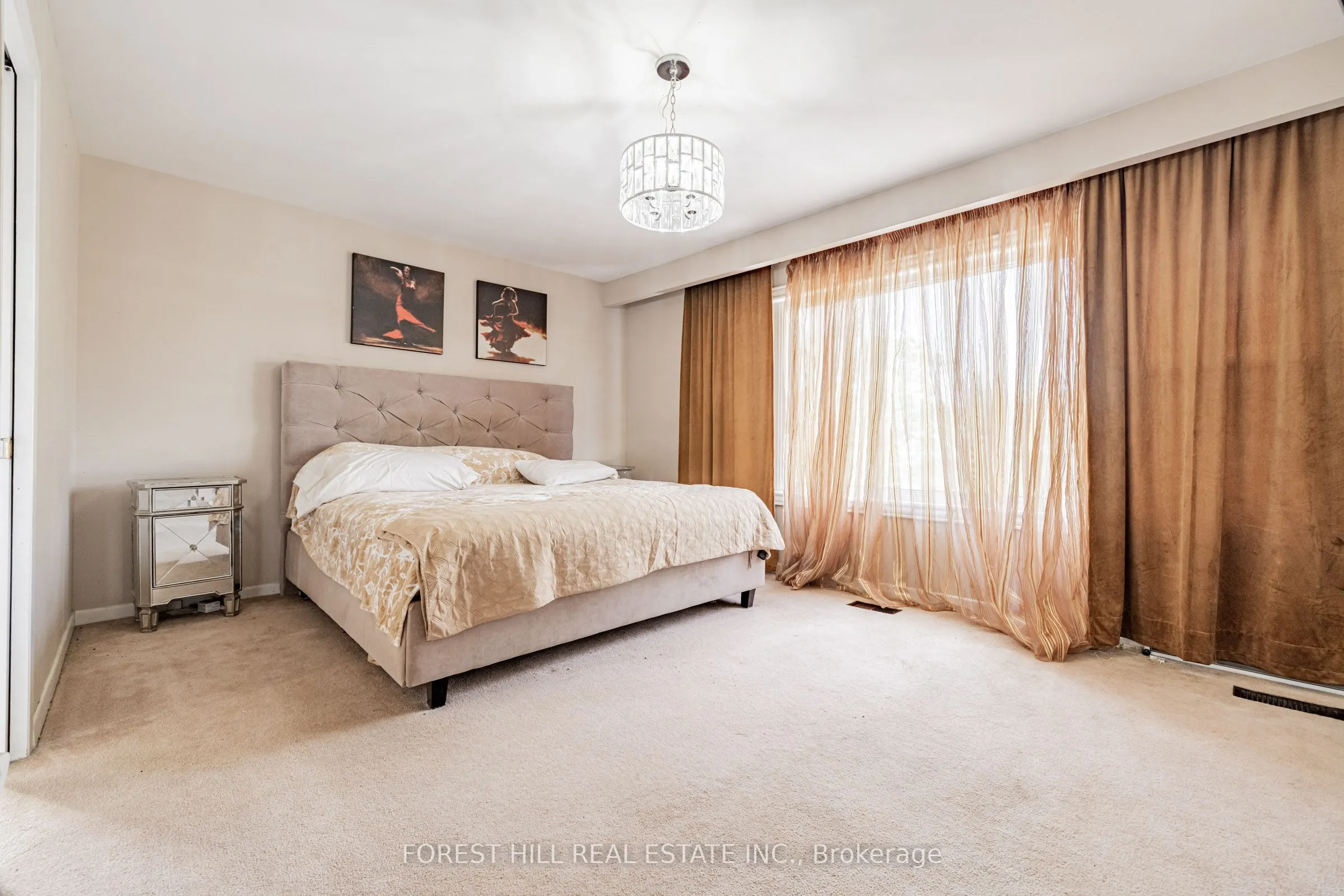 121 Charlton Boulevard