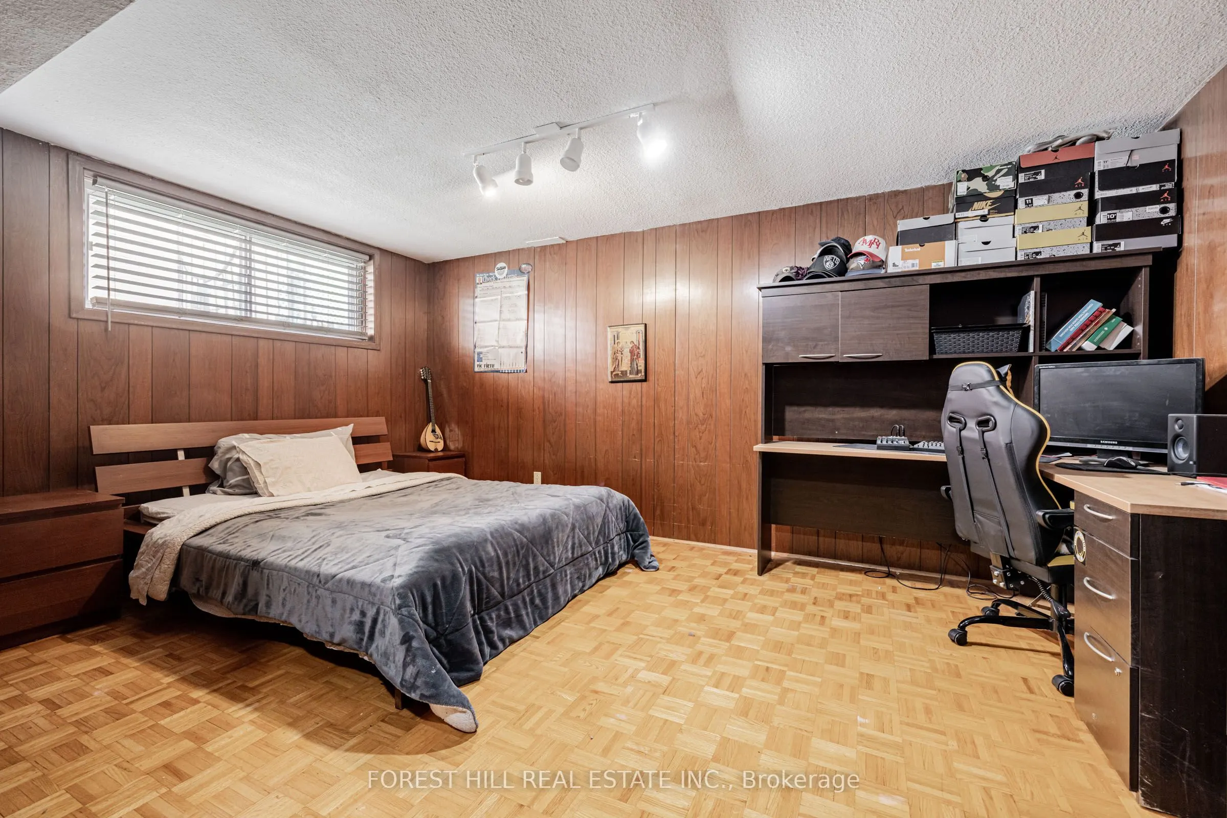 121 Charlton Boulevard