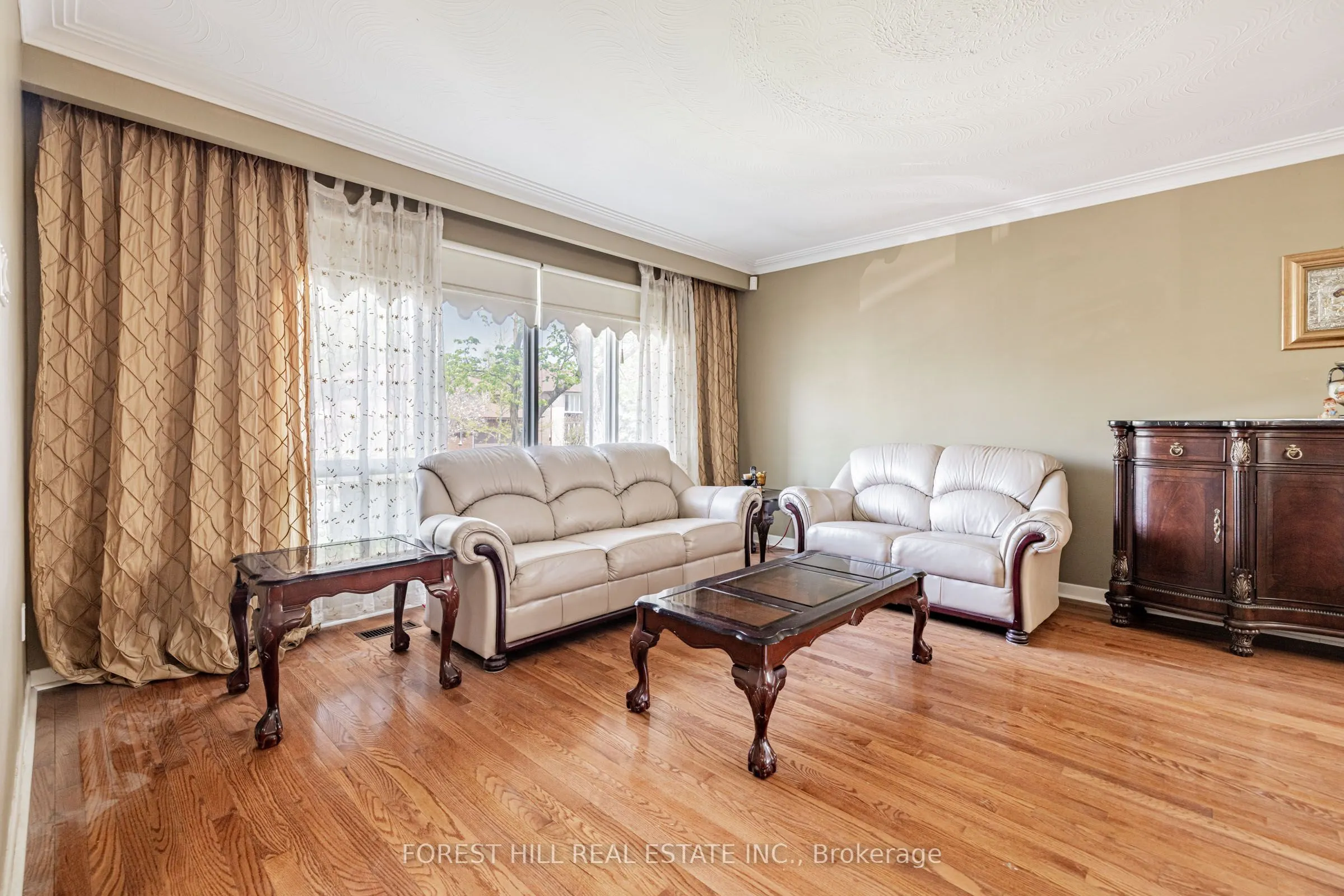 121 Charlton Boulevard