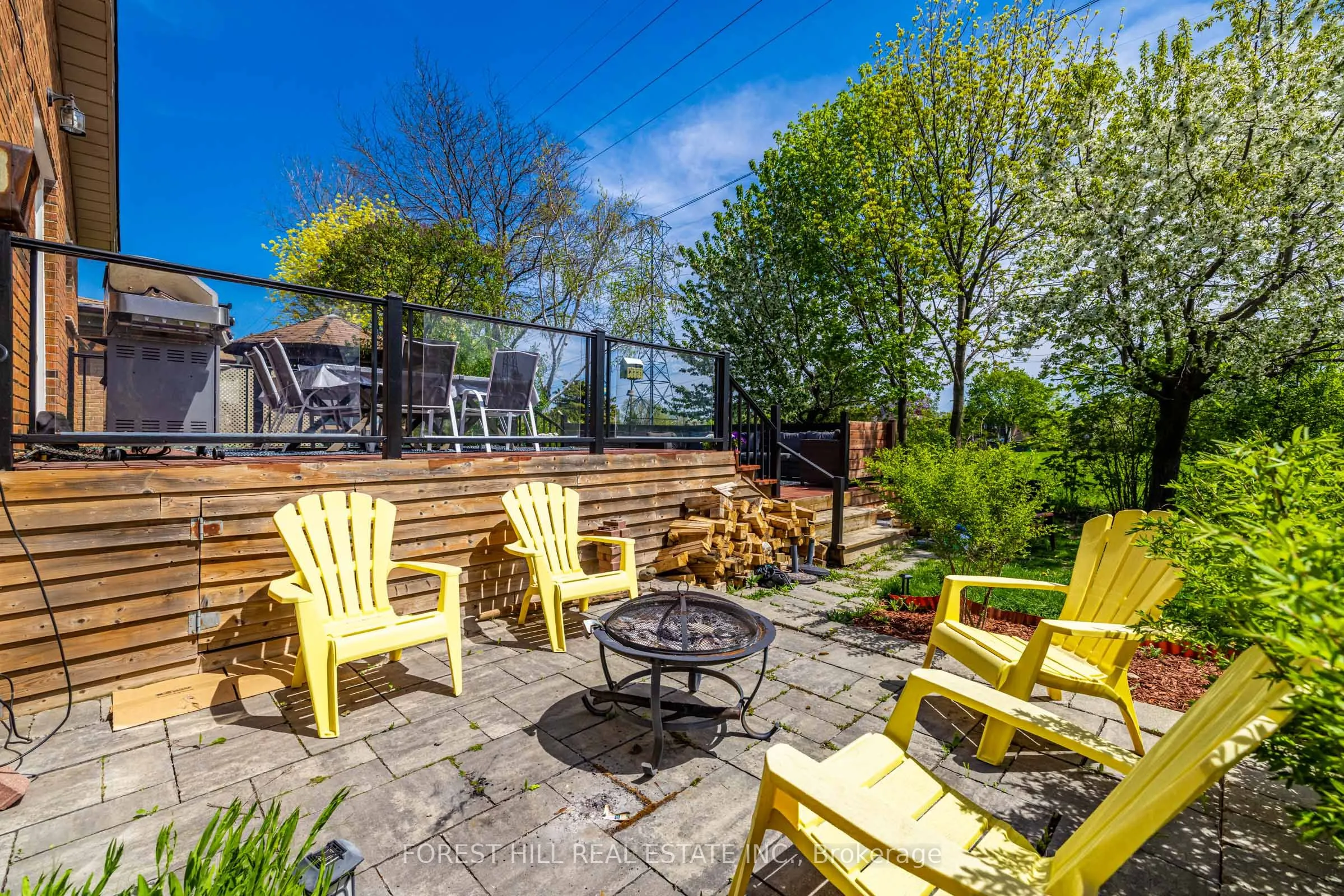 121 Charlton Boulevard