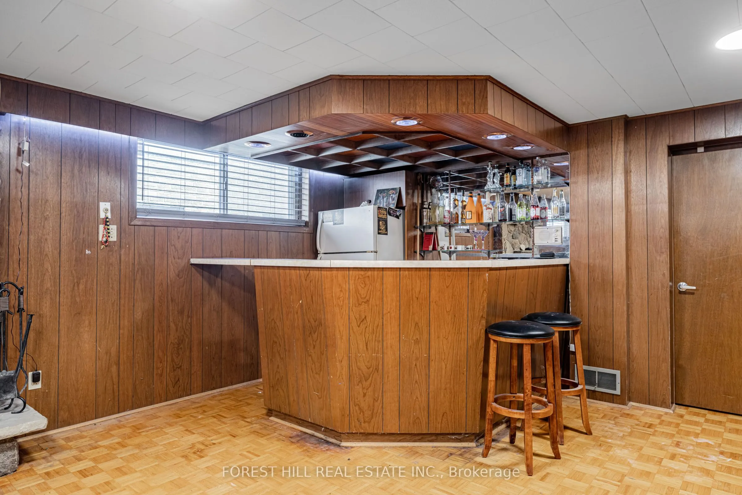 121 Charlton Boulevard