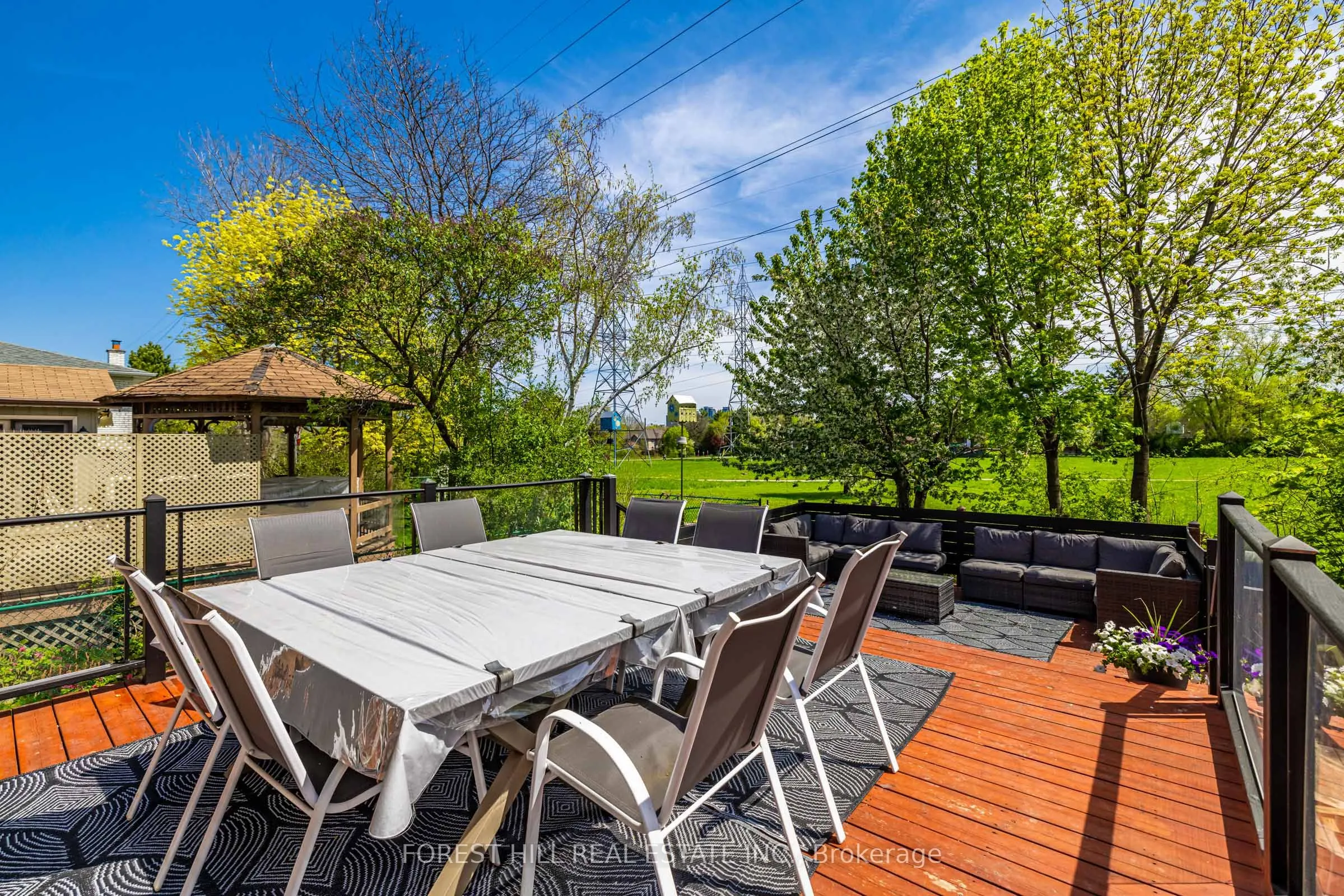 121 Charlton Boulevard