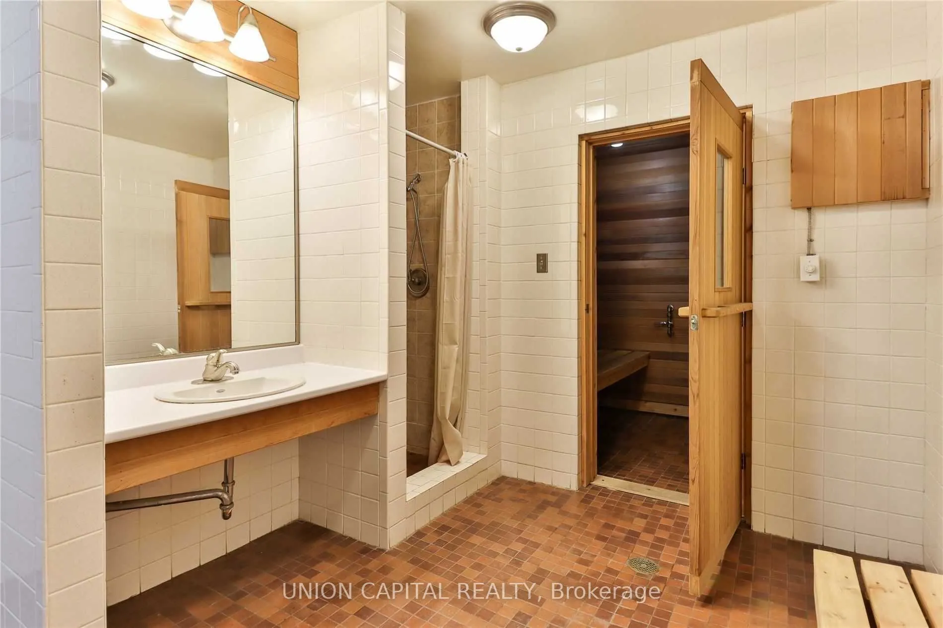 720 Spadina Avenue, #1011