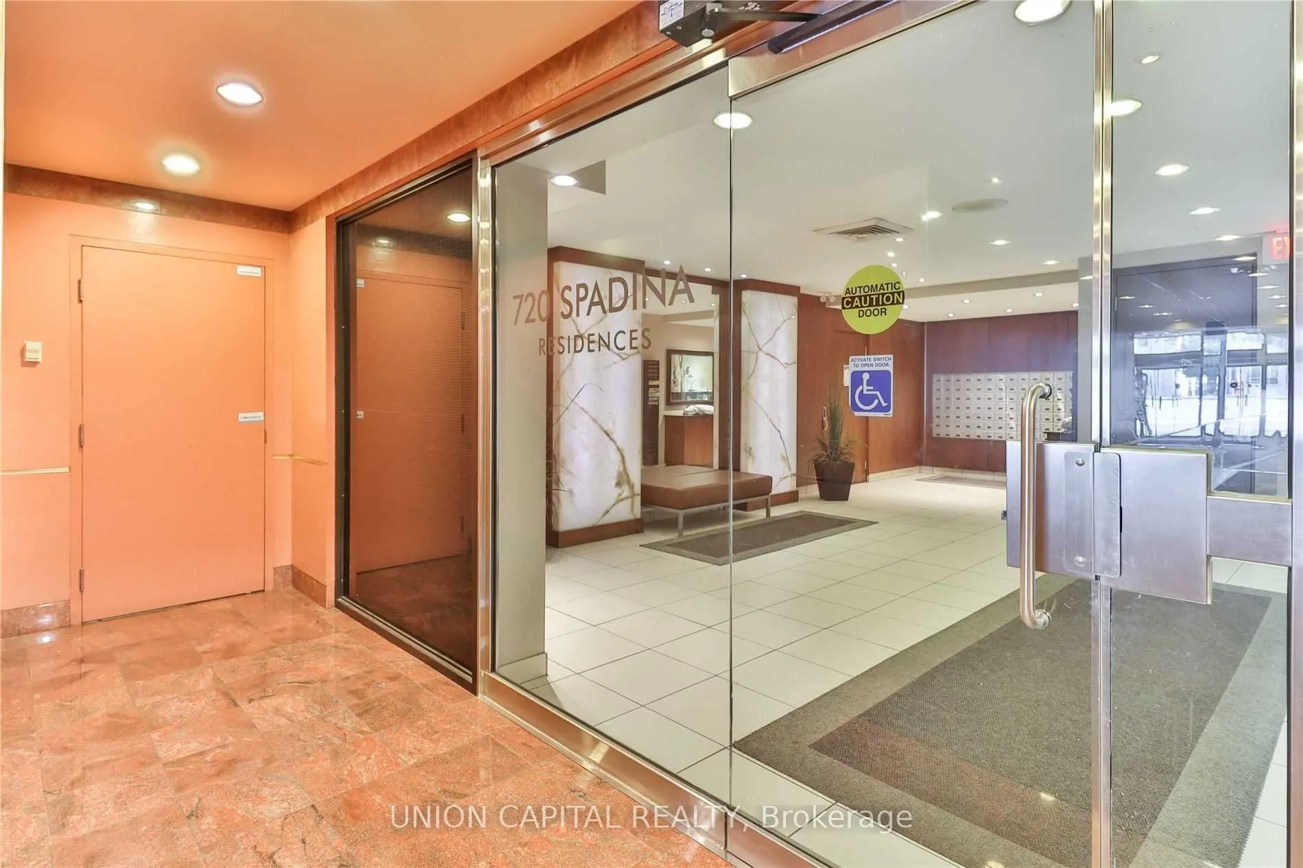 720 Spadina Avenue, #1011