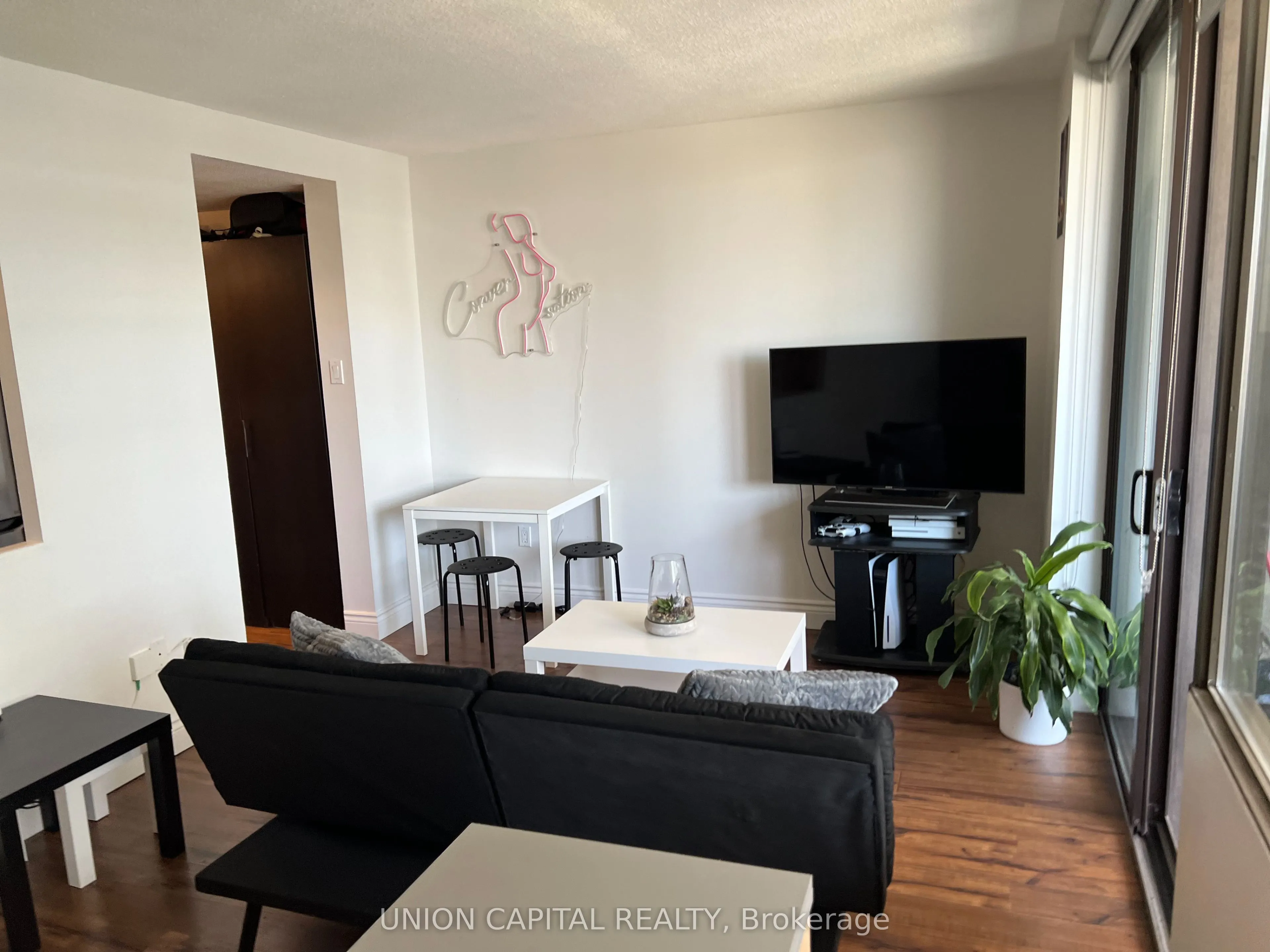 720 Spadina Avenue, #1011