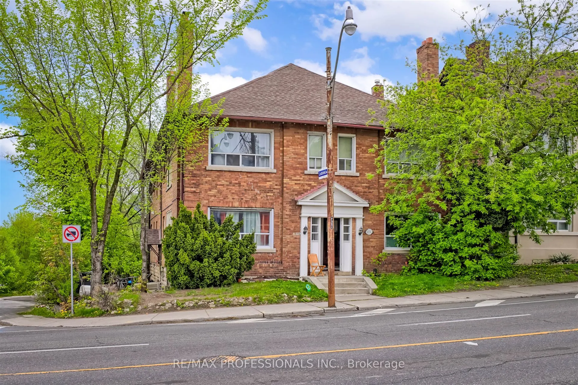 1131 &1131A Avenue Road