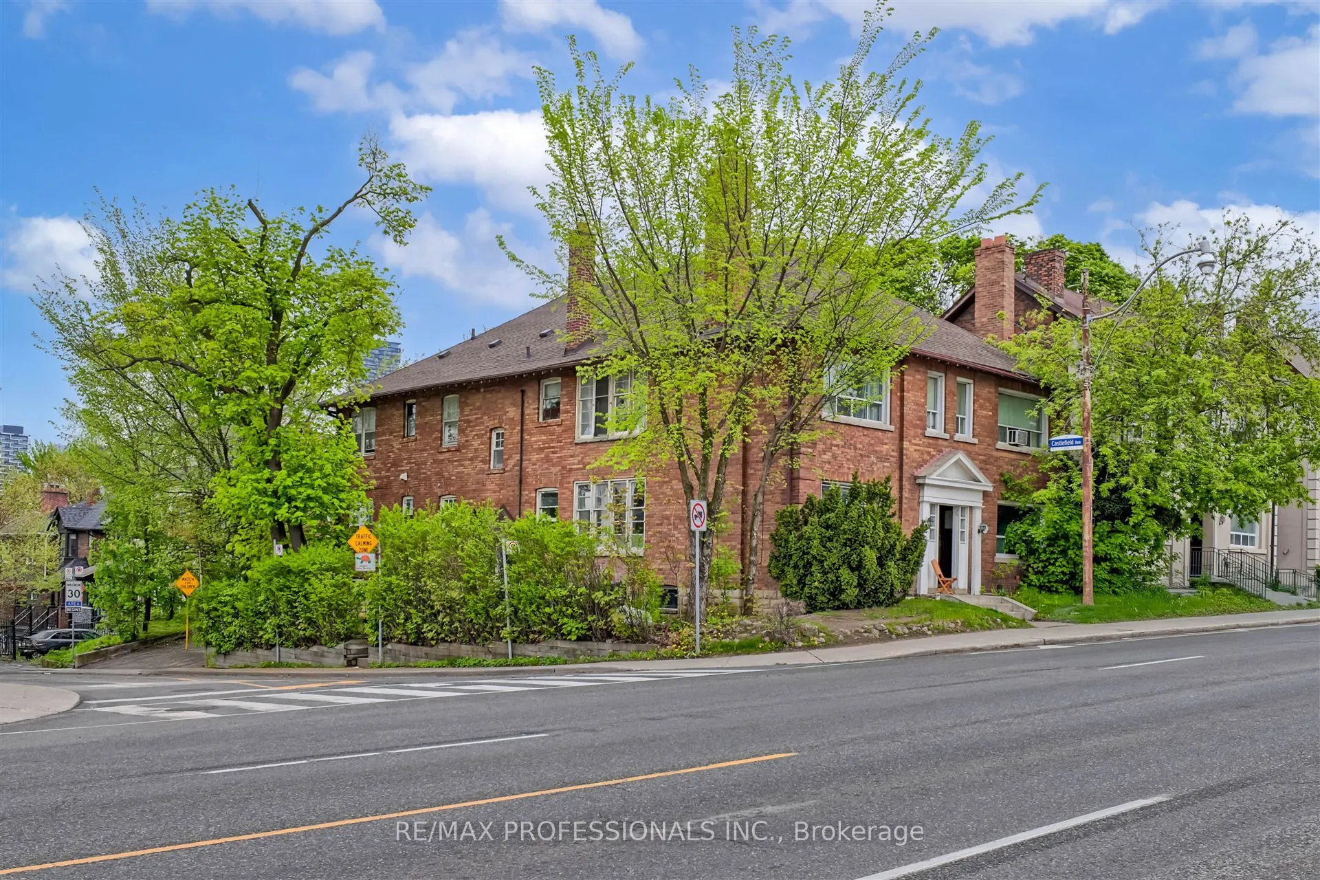 1131 &1131A Avenue Road