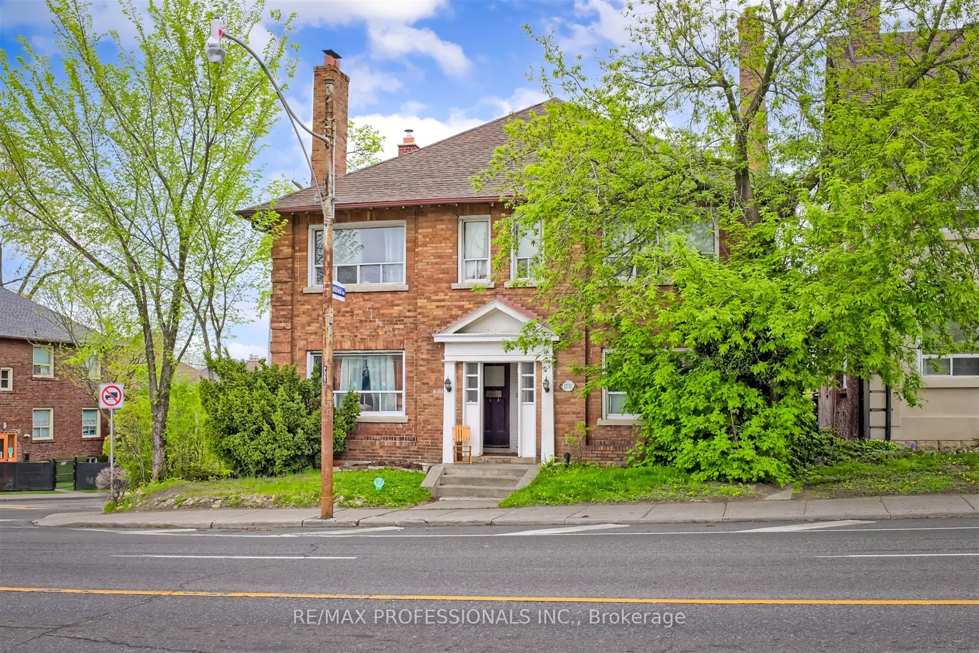 1131 &1131A Avenue Road