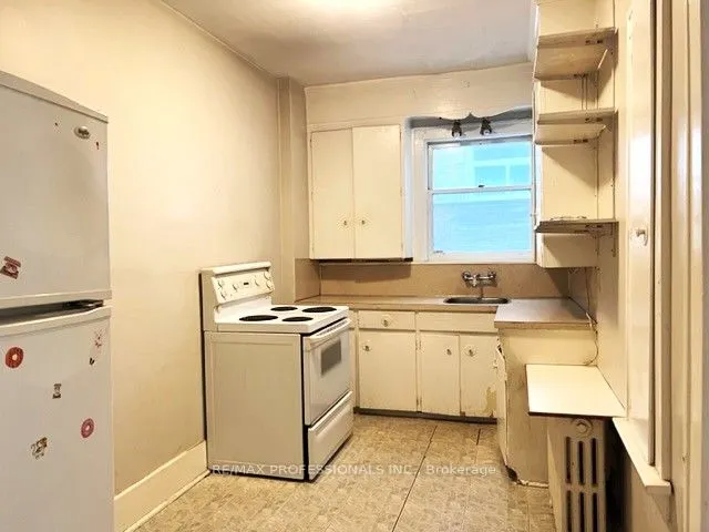 1131 &1131A Avenue Road