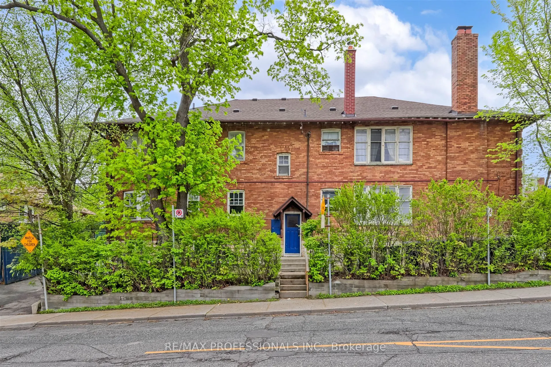 1131 &1131A Avenue Road