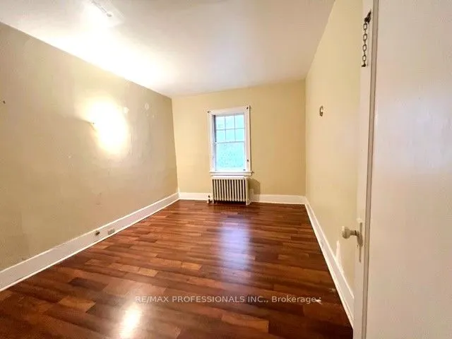 1131 &1131A Avenue Road