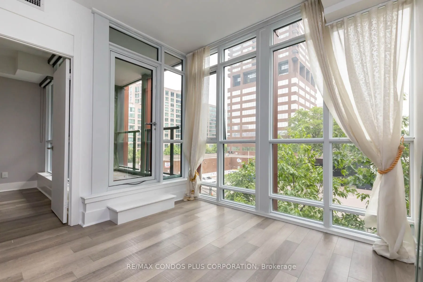 32 Davenport Road #306