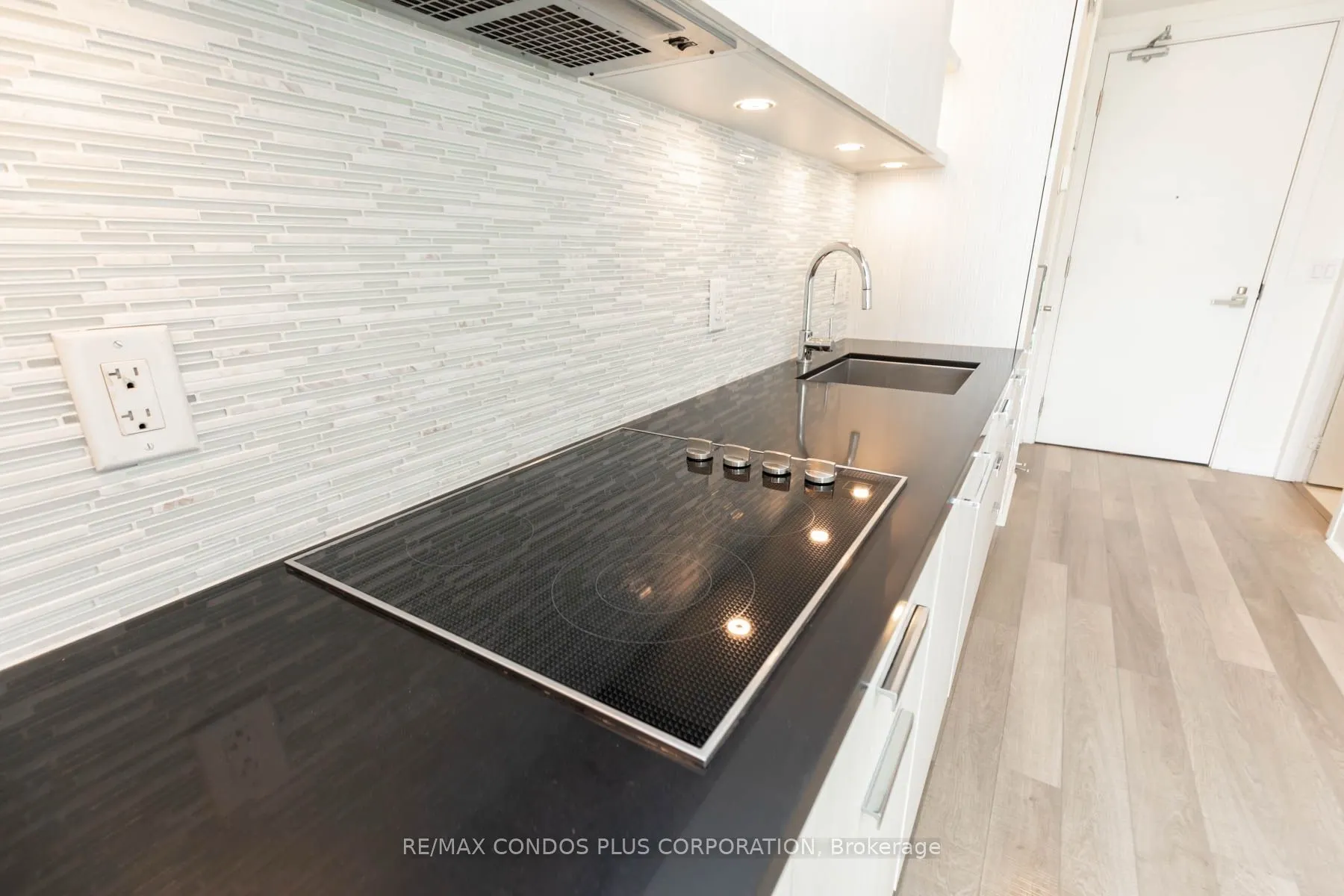 32 Davenport Road #306