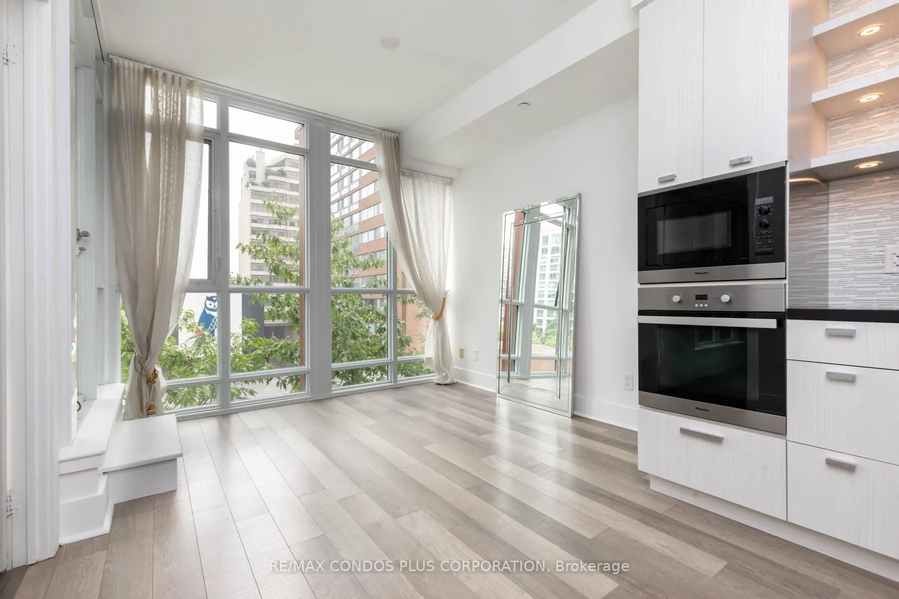 32 Davenport Road #306