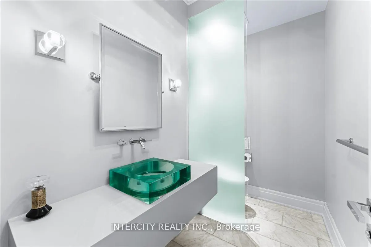 50 Yorkville Avenue #4001