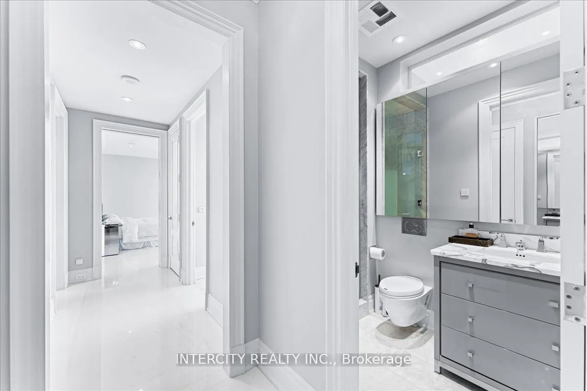 50 Yorkville Avenue #4001