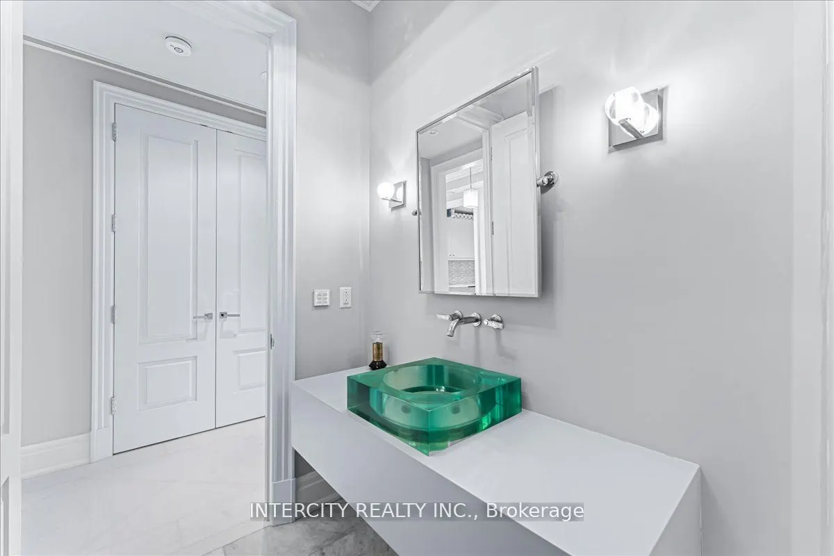 50 Yorkville Avenue #4001