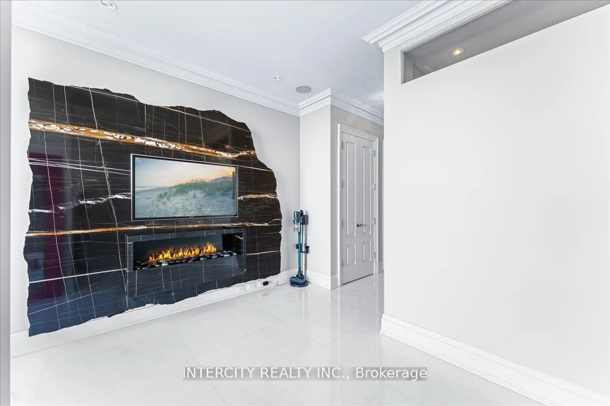 50 Yorkville Avenue #4001