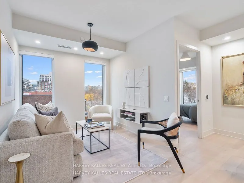 8 Manor Road W, #LPH4