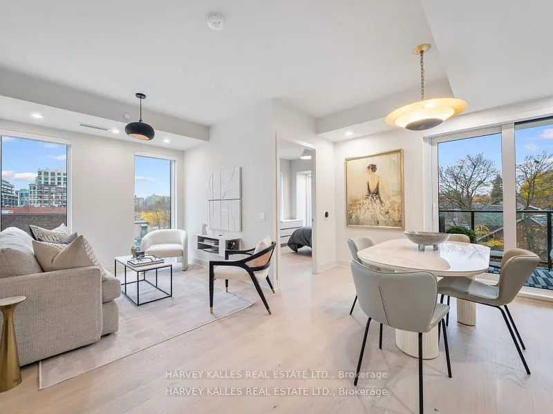 8 Manor Road W, #LPH4