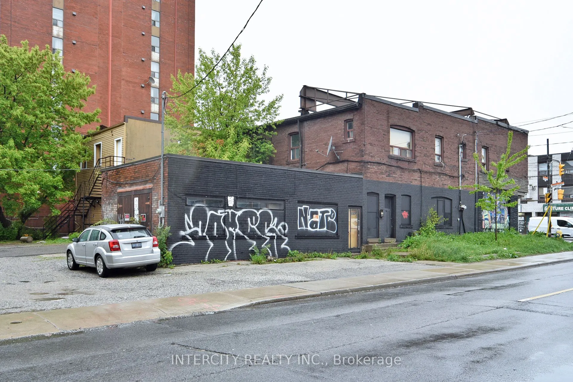 1747 - 1757 Eglinton Avenue W
