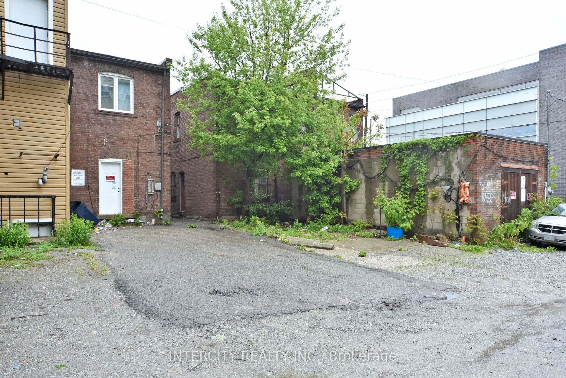 1747 - 1757 Eglinton Avenue W