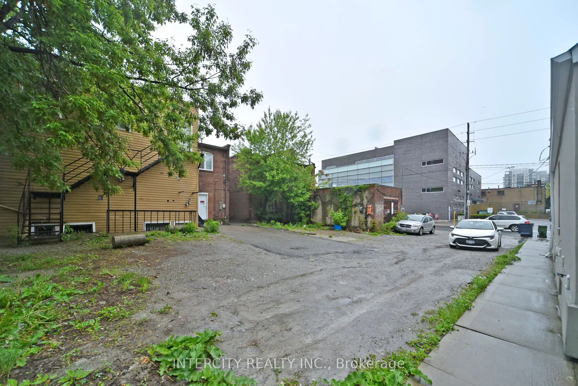 1747 - 1757 Eglinton Avenue W