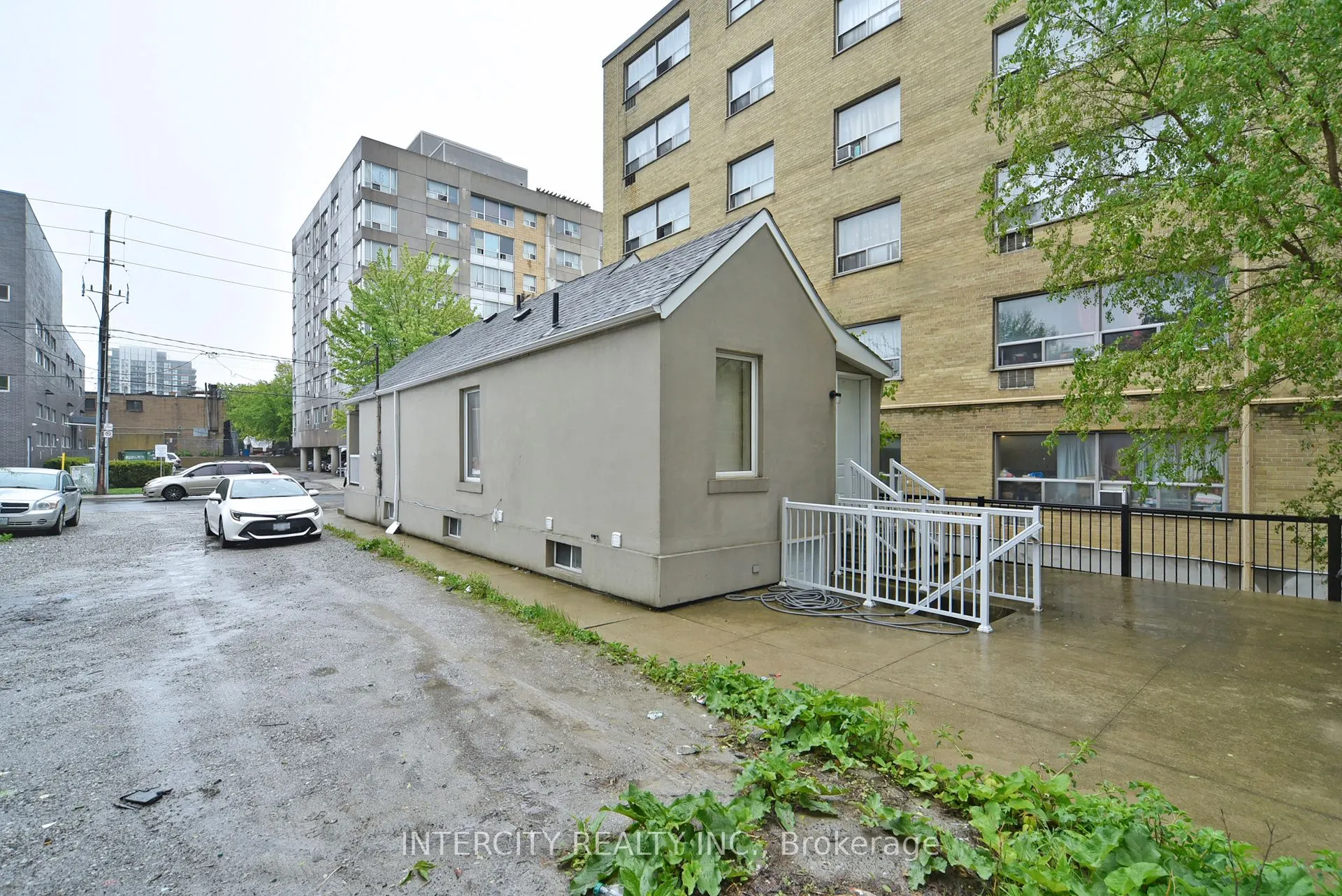 1747 - 1757 Eglinton Avenue W