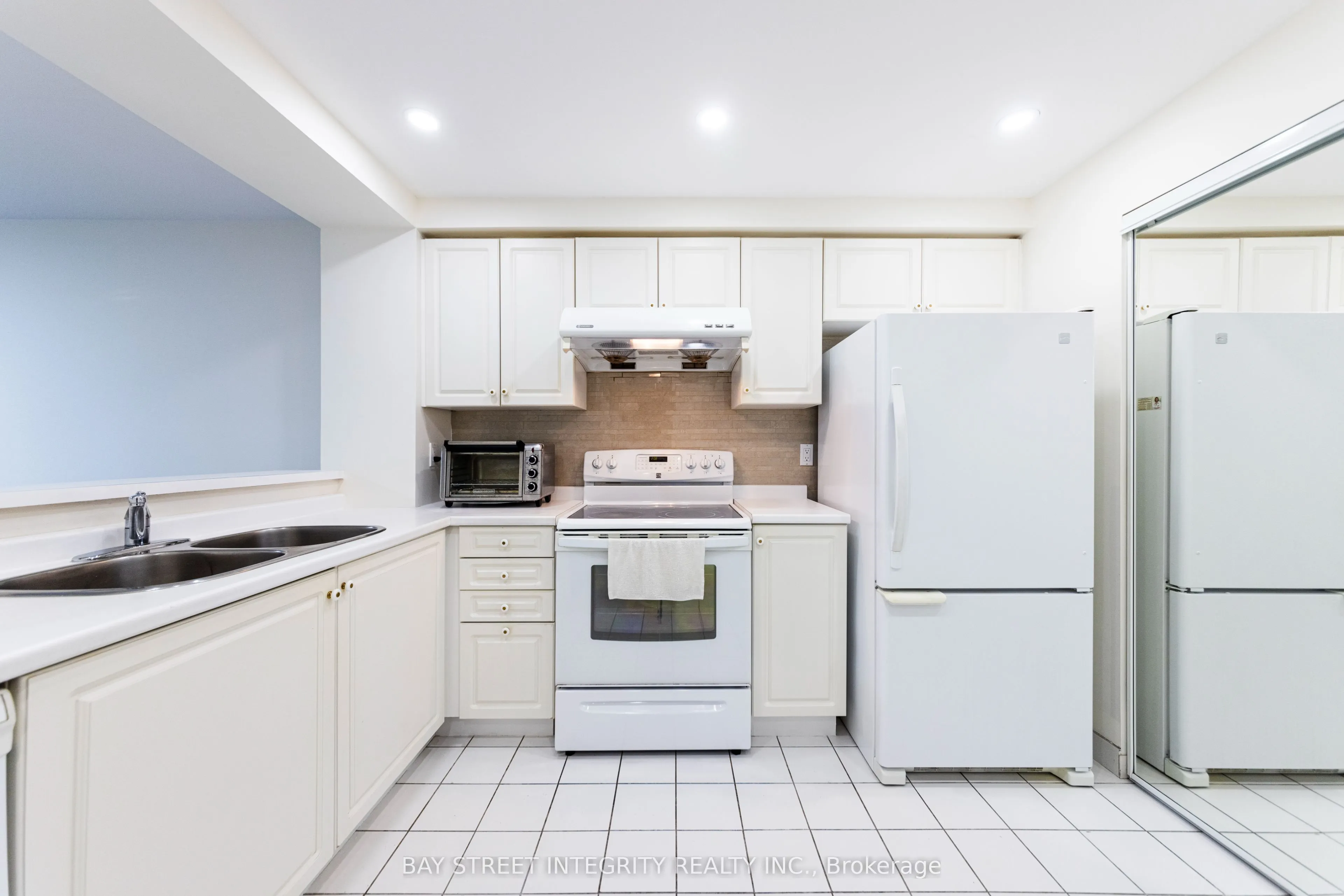 28 Hollywood Avenue, #1210