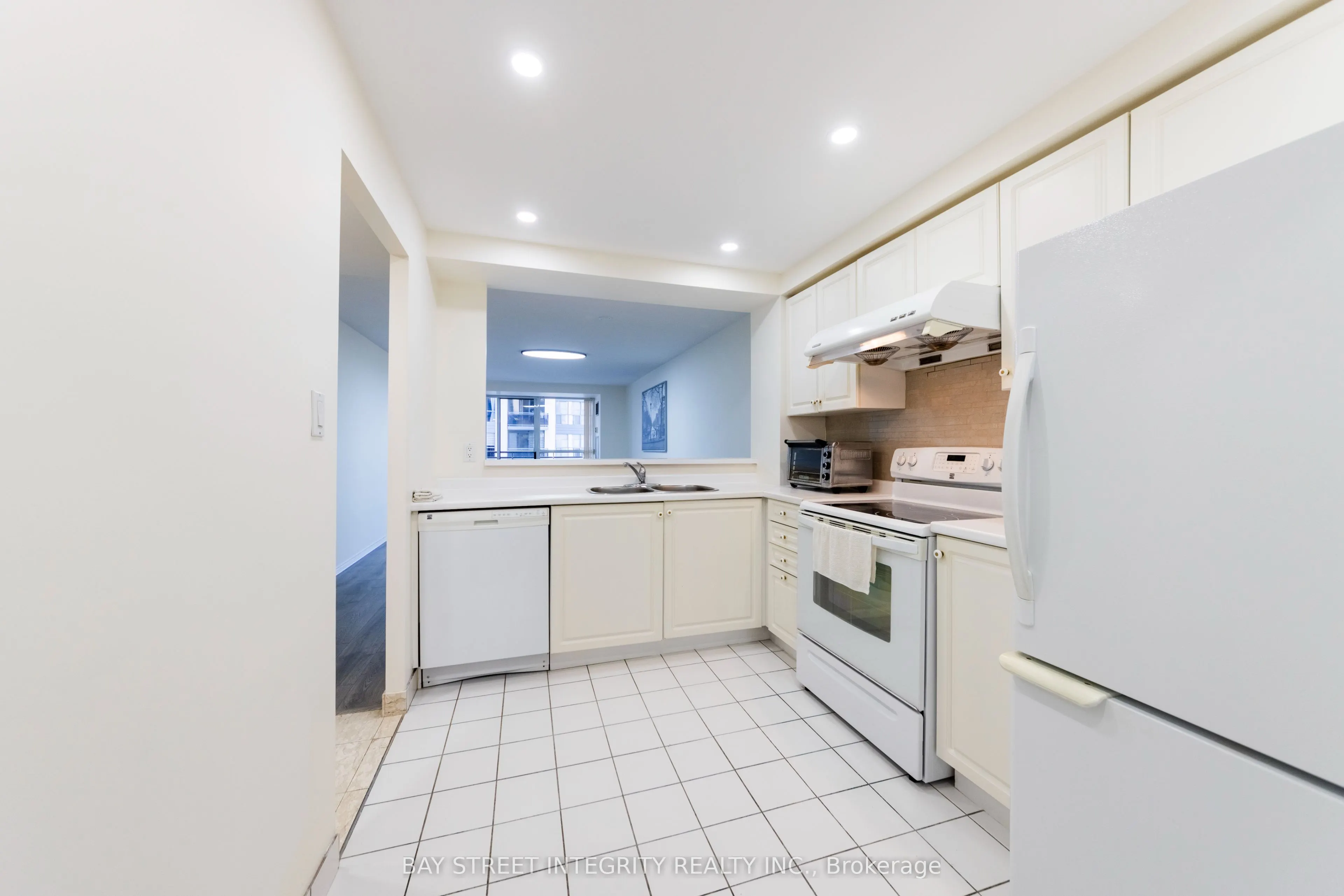 28 Hollywood Avenue, #1210