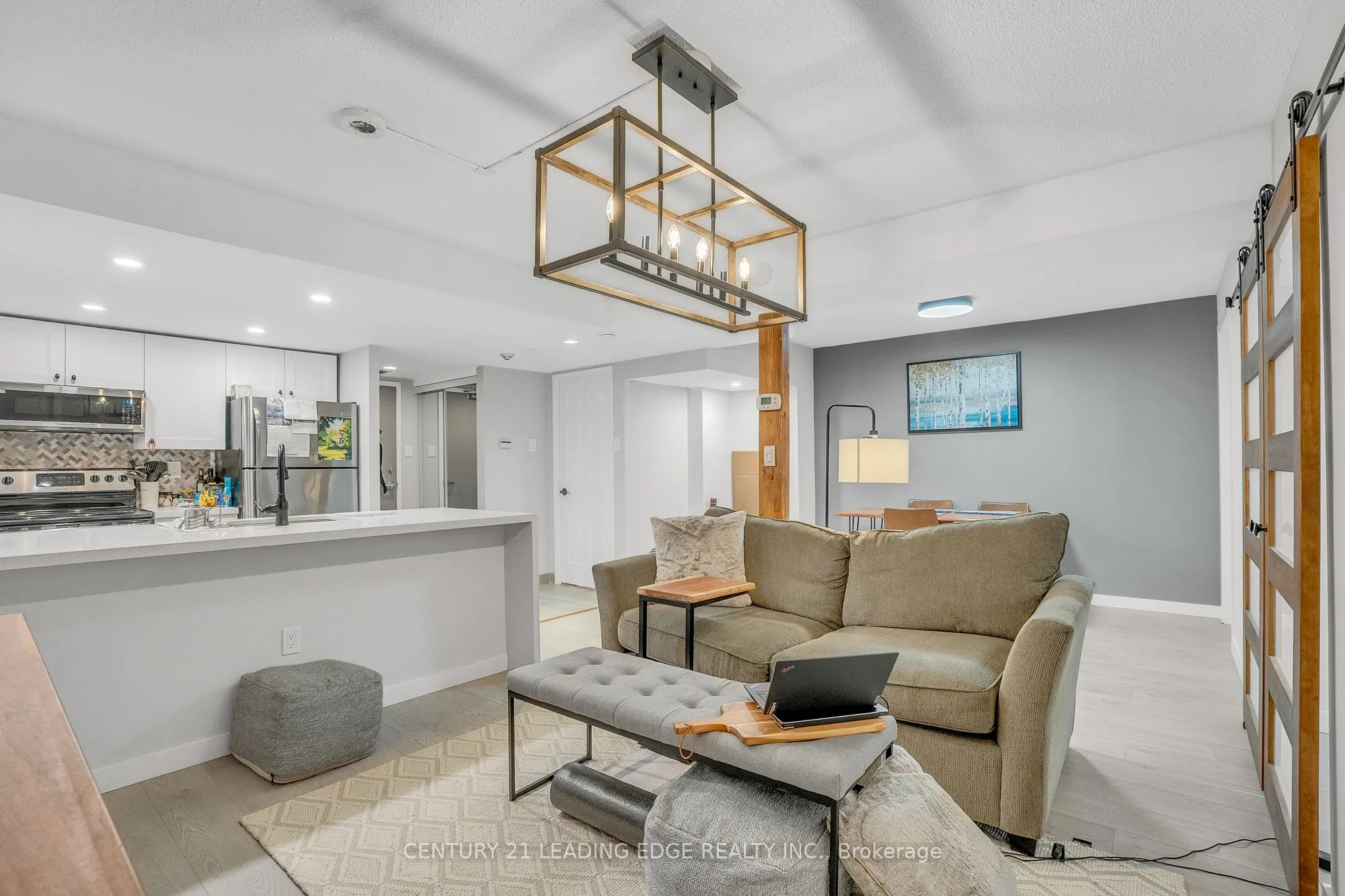 705 King Street W, #805
