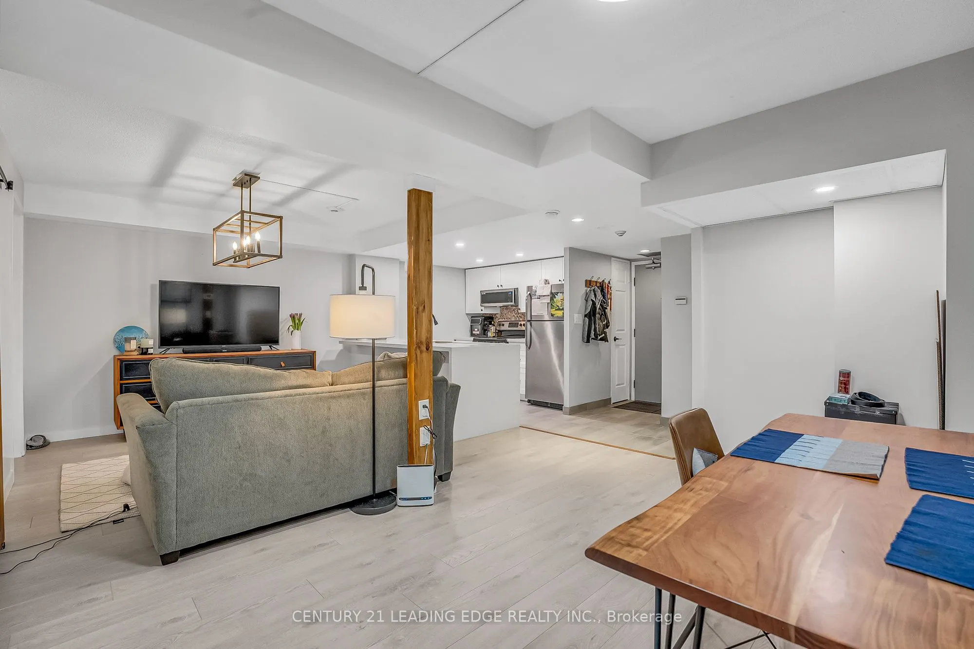 705 King Street W, #805