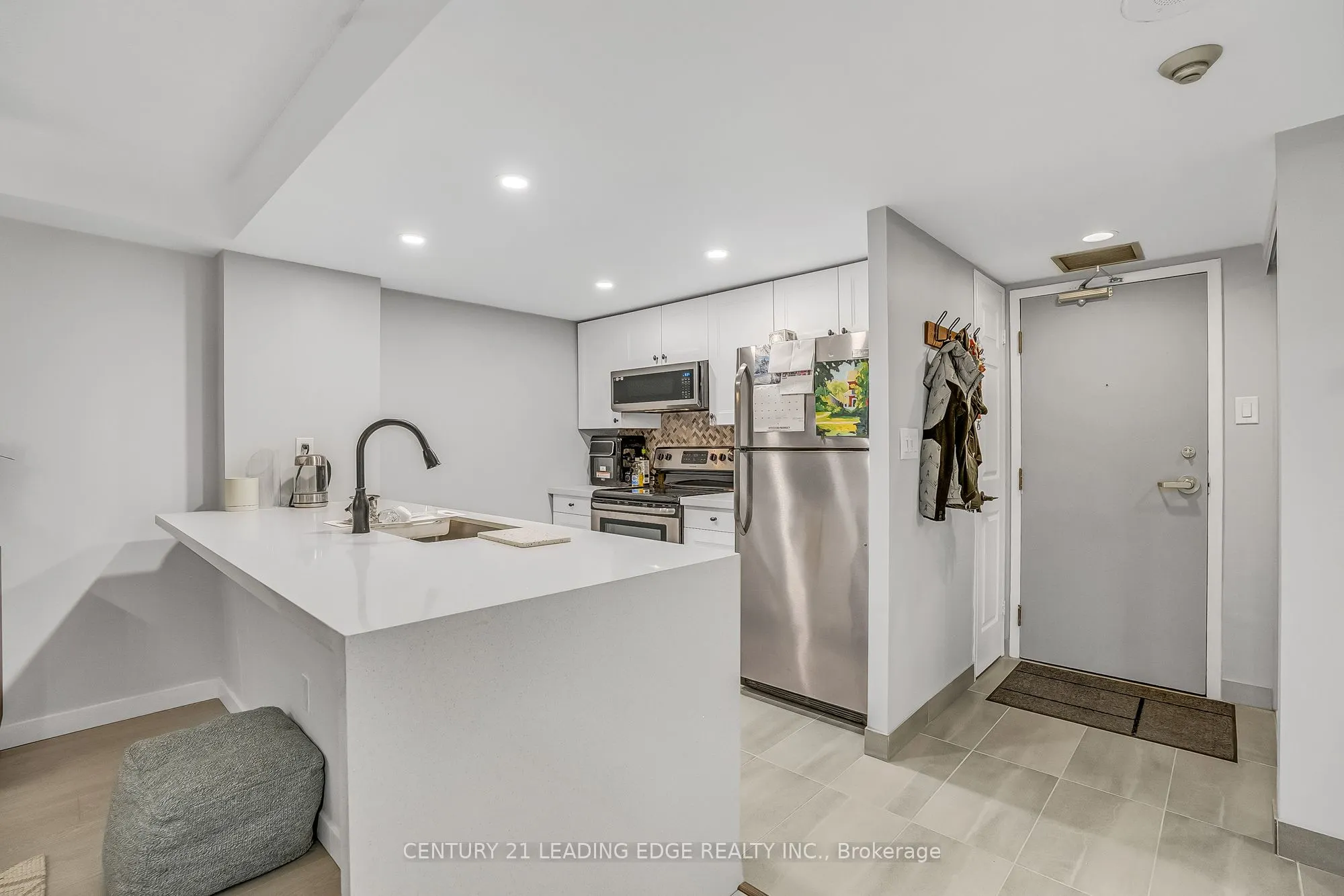 705 King Street W, #805