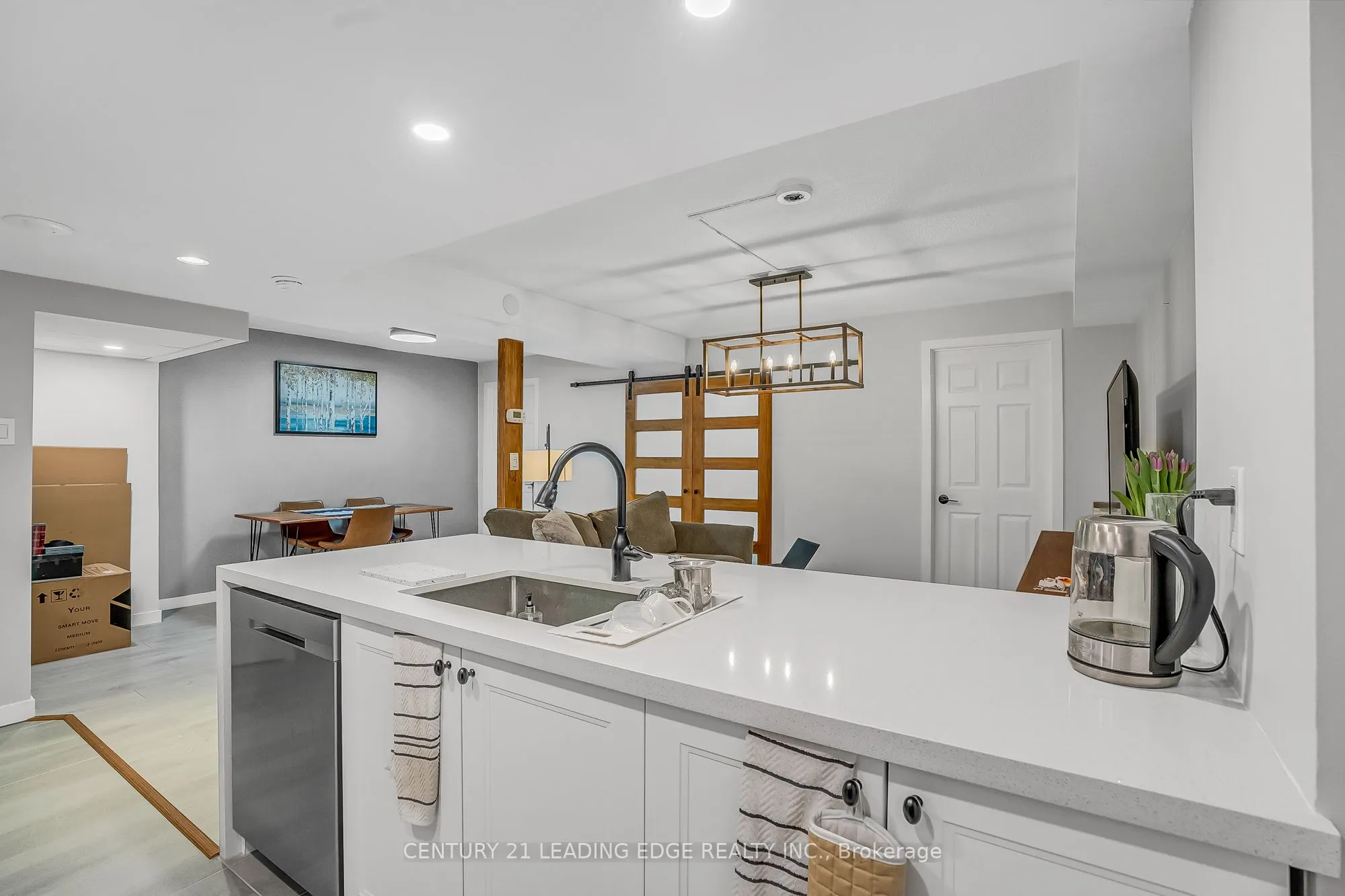 705 King Street W, #805