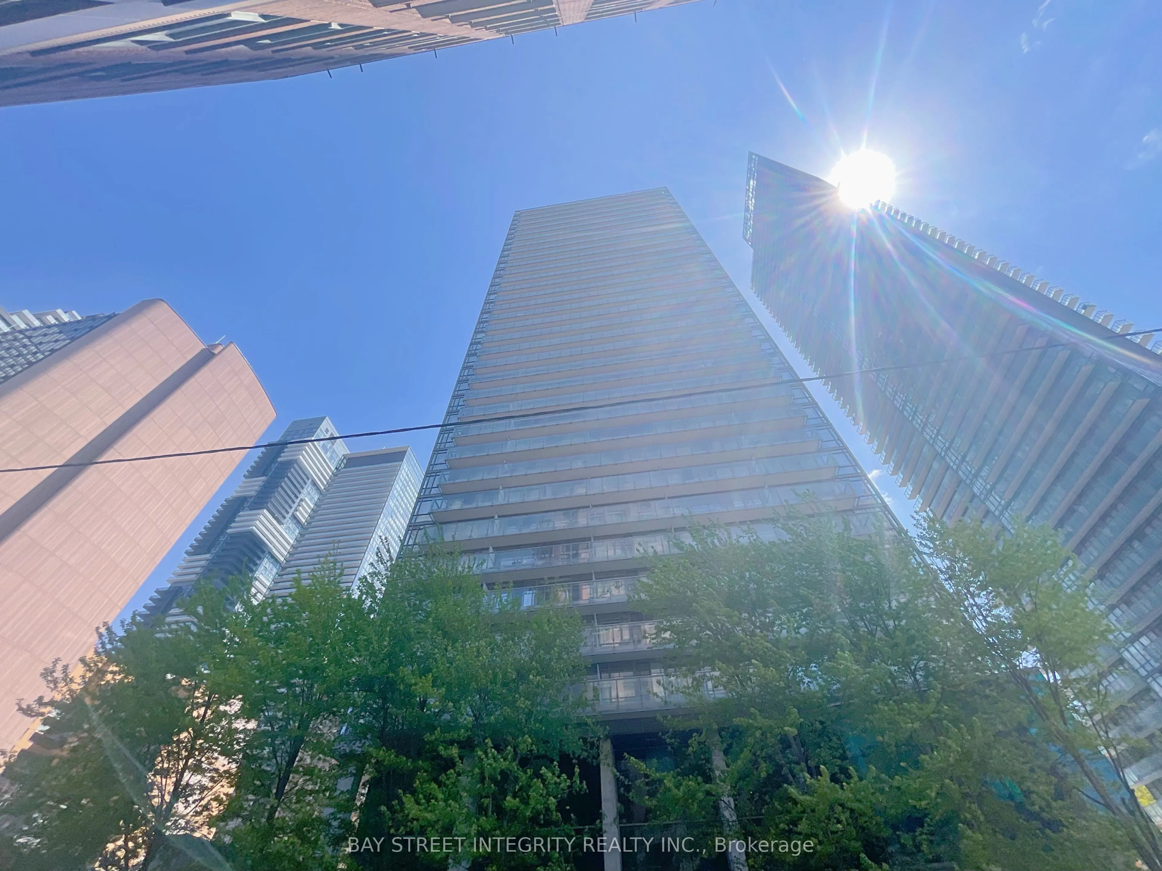 37 Grosvenor Street, #1710