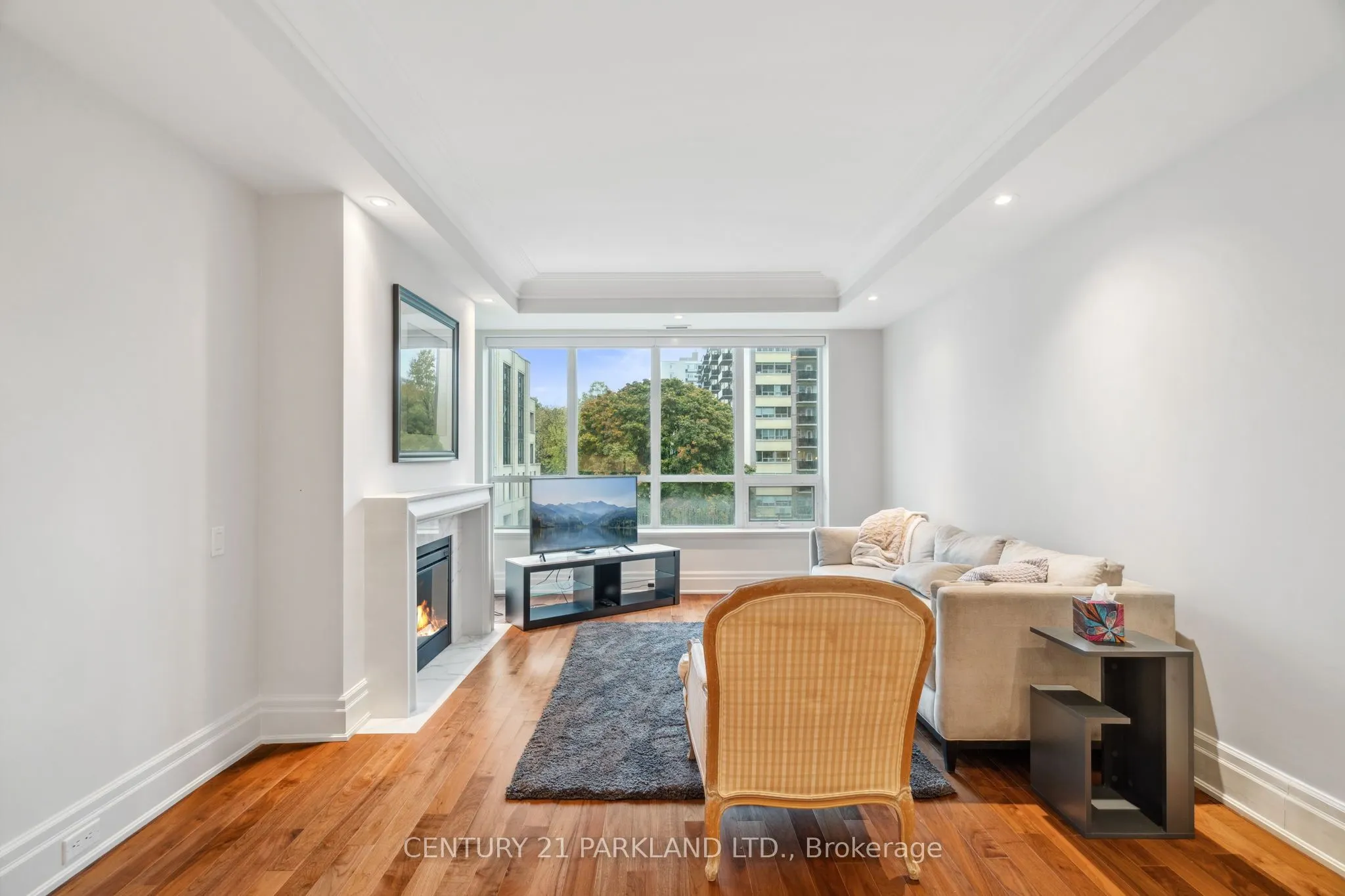 155 St Clair Avenue W, #409