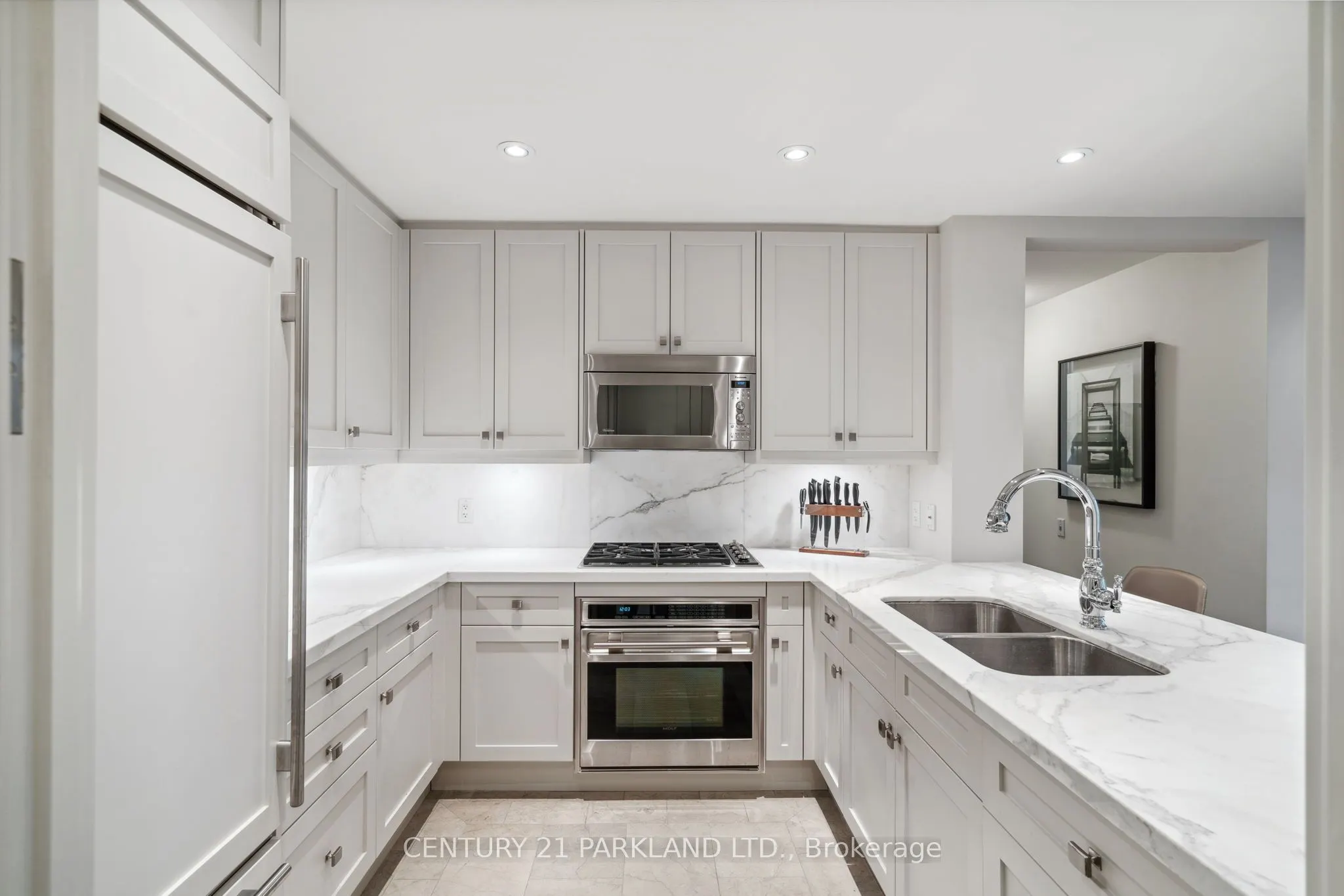 155 St Clair Avenue W, #409