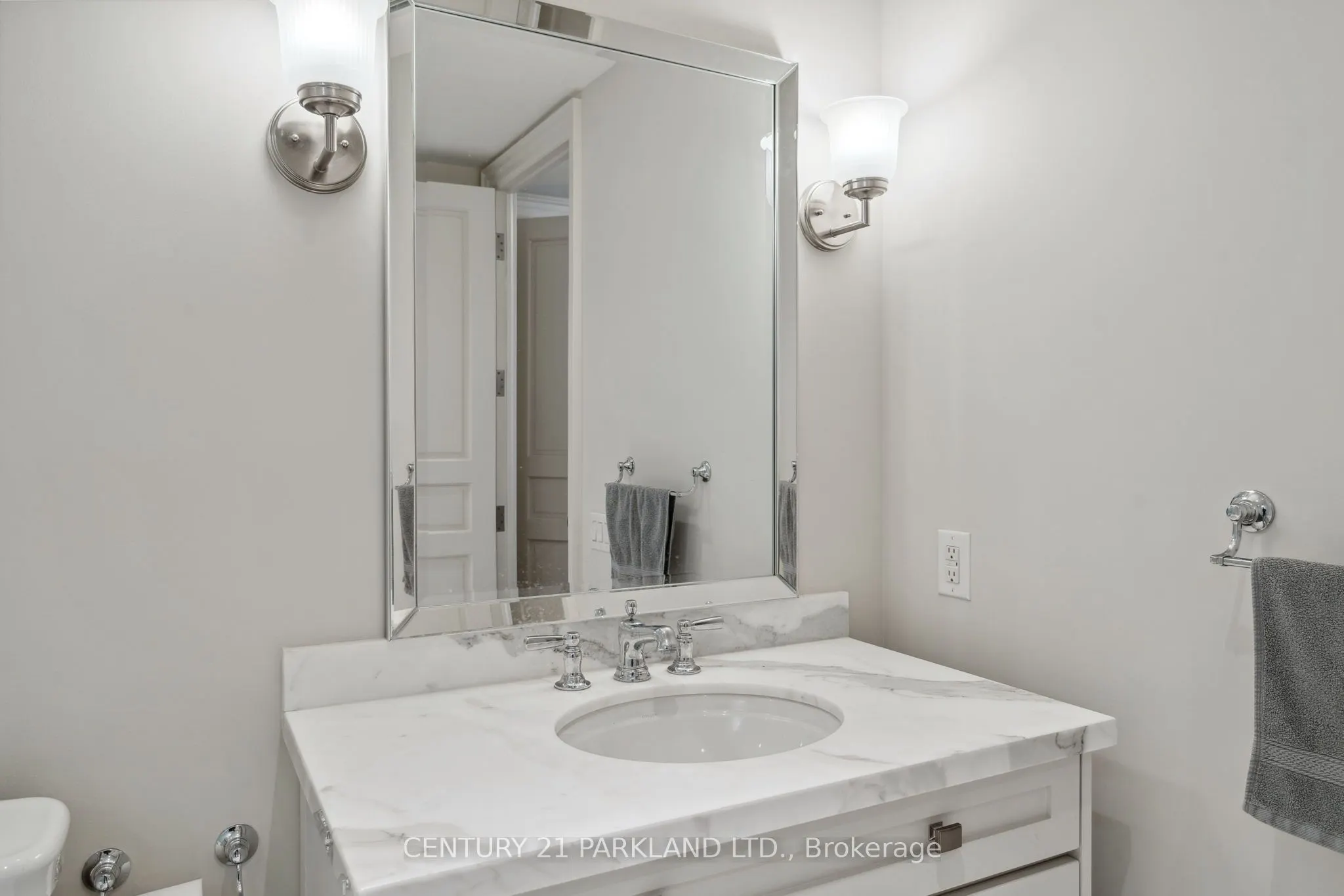 155 St Clair Avenue W, #409