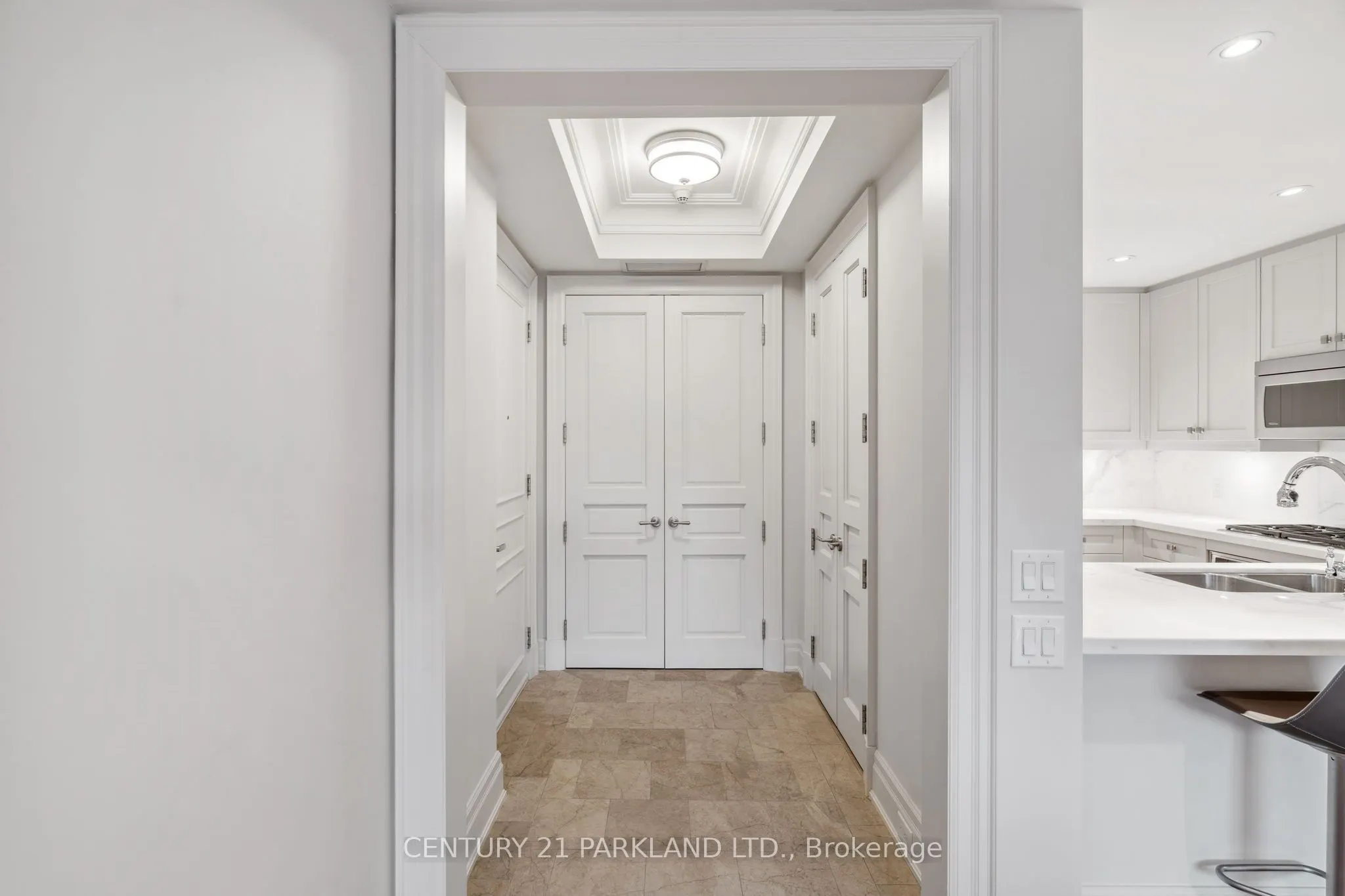 155 St Clair Avenue W, #409