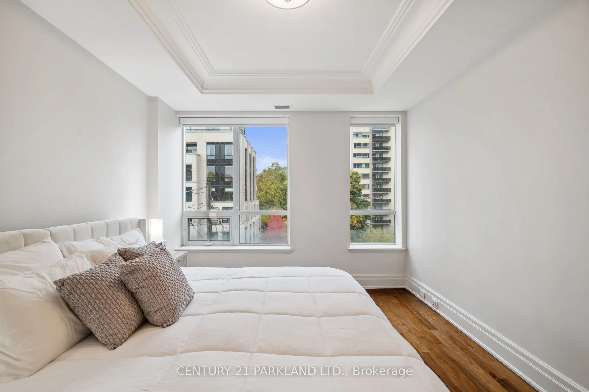 155 St Clair Avenue W, #409