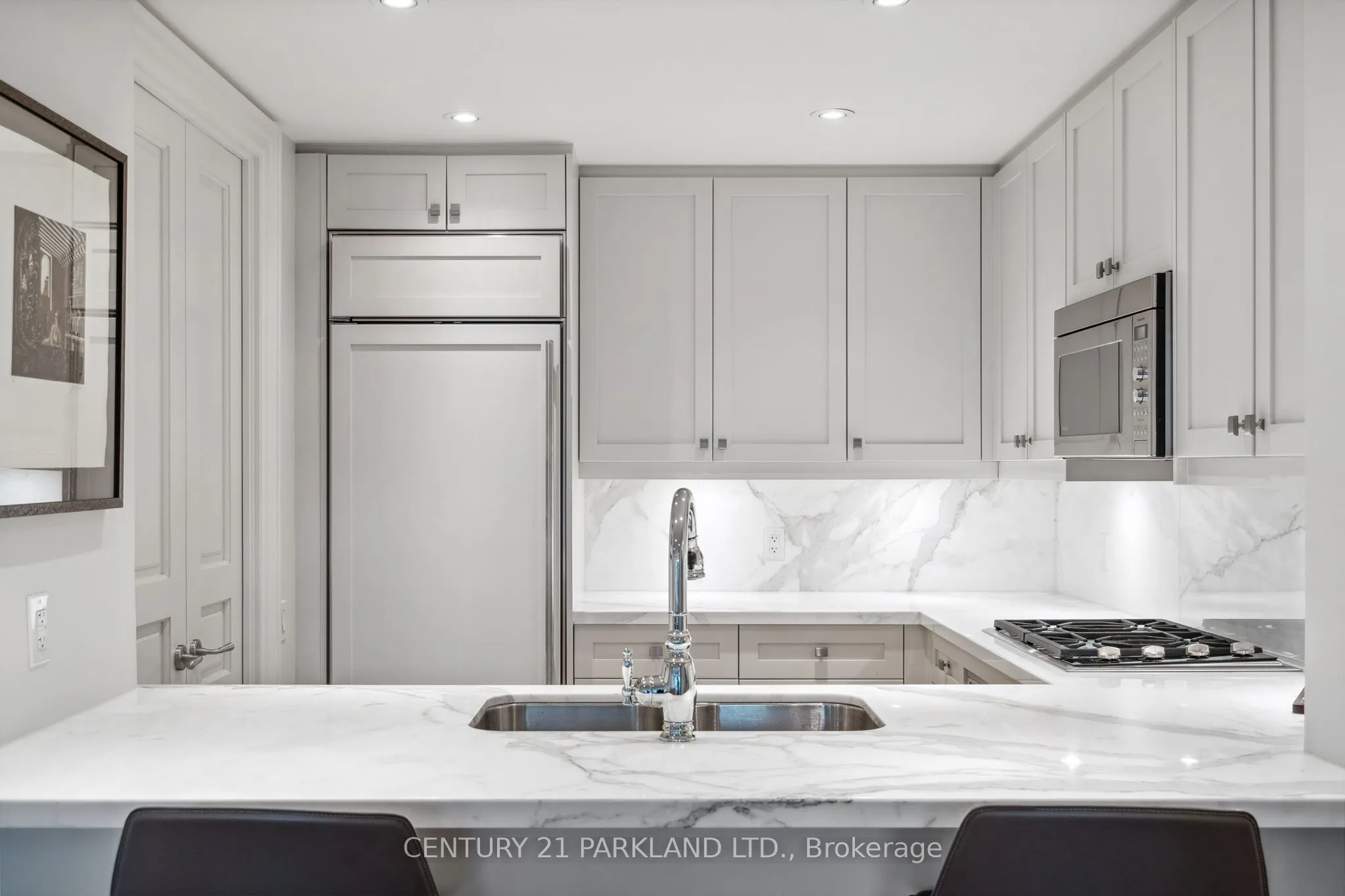 155 St Clair Avenue W, #409